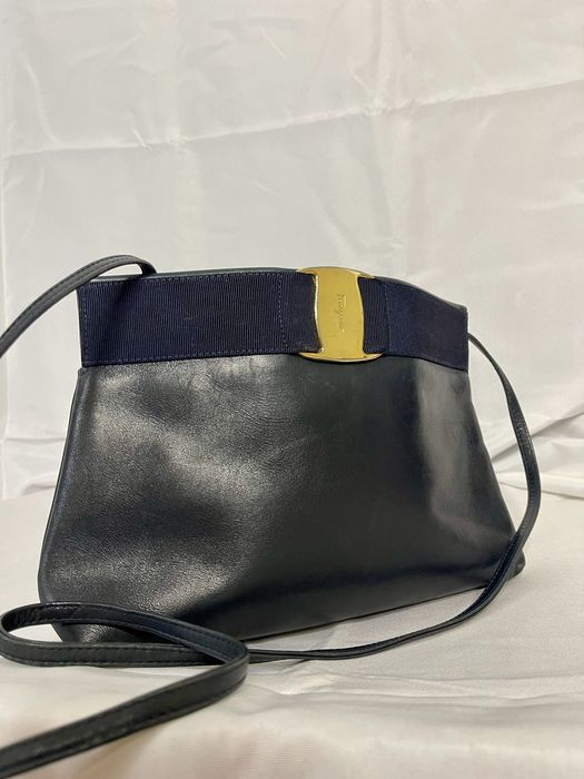 Vintage #D210588 FERRAGAMO vintage Vara Ribbon navy blue suede bag ...