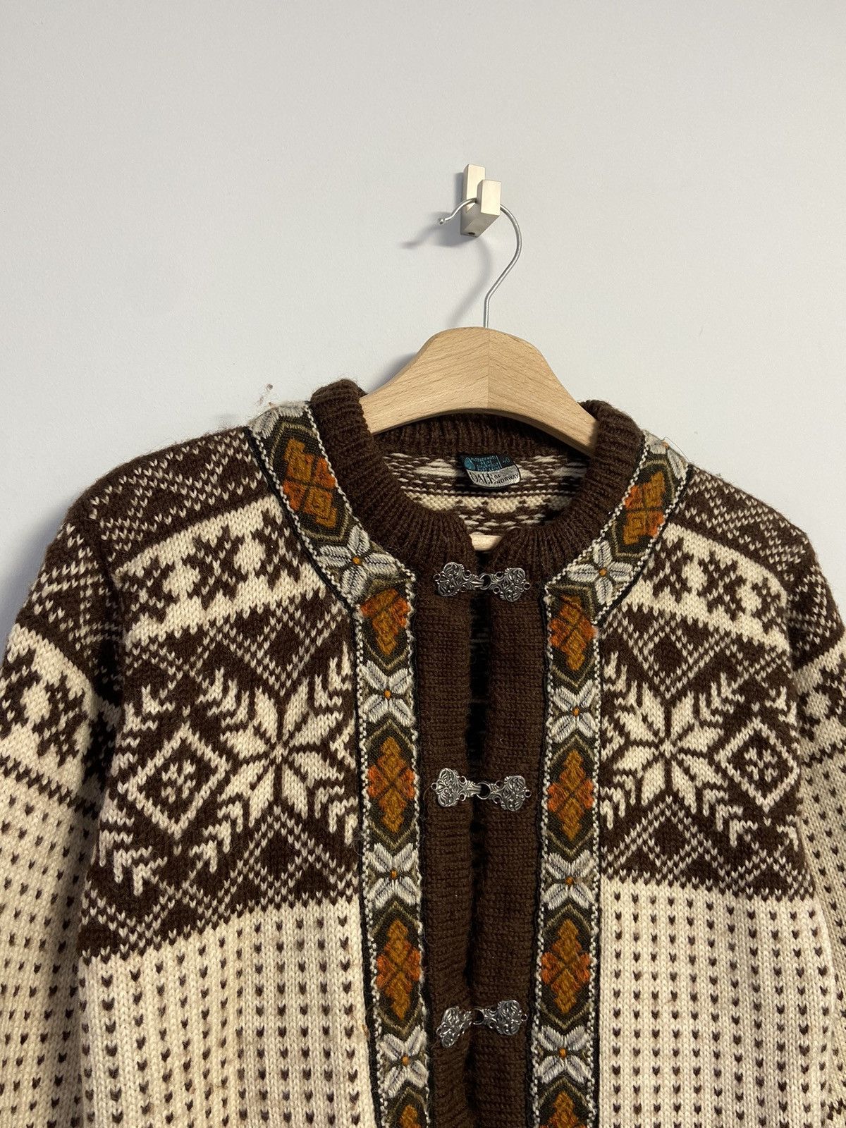 Vintage DALE OF NORWAY Collection Floral Wool Knit Button Cardigan Size M / US 6-8 / IT 42-44 - 2 Thumbnail