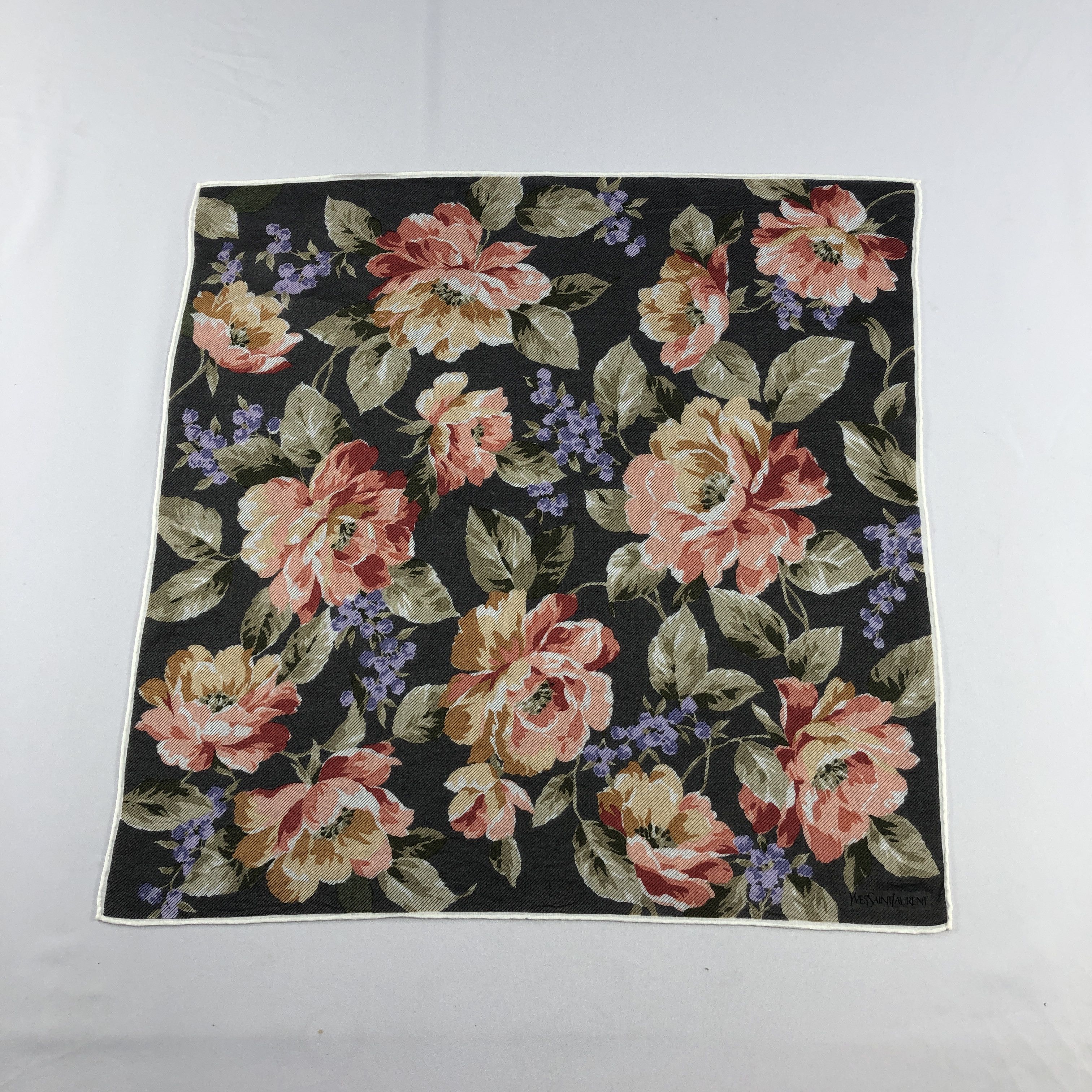 Yves Saint Laurent Yves Saint Laurent Handkerchief Neckerchief Bandana H2981 Size ONE SIZE - 1 Thumbnail