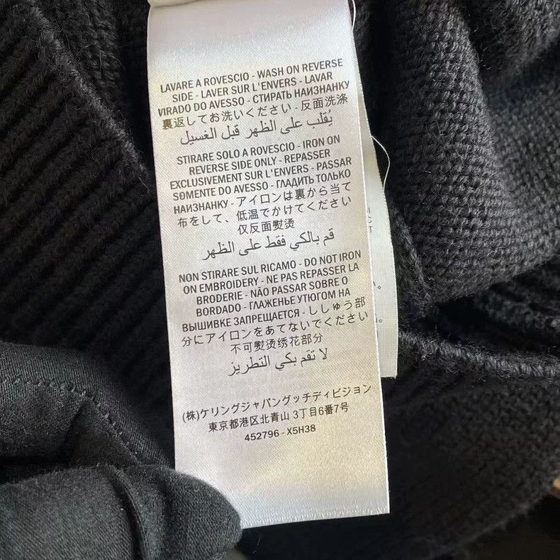 Gucci Gucci Little bee embroidered v-neck sweater 2502-Nextarrow Size US L / EU 52-54 / 3 - 6 Thumbnail