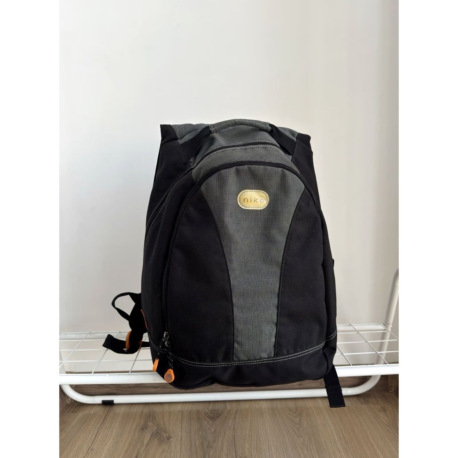 Nike VINTAGE Nike Backpack Black 90s Bag Rare Men Medium Backpack 90s Retro Sports Distressed Pockets Adjustable Strap Limited Edition Size ONE SIZE - 4 Thumbnail