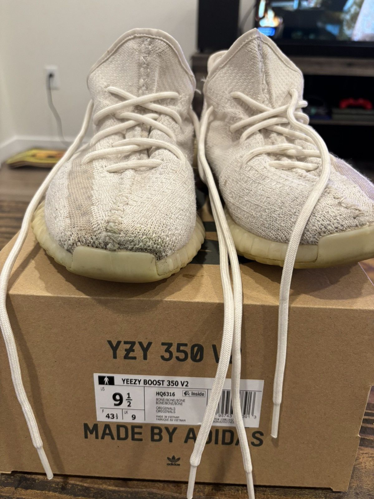 Kanye West × Yeezy Yeezy 350 Boost “Bone” Size US 9.5 / EU 42-43 - 2 Thumbnail