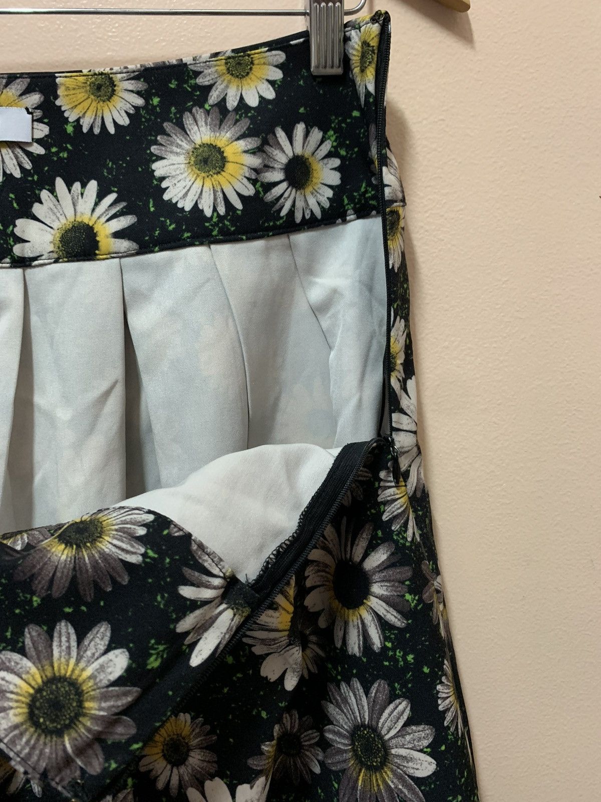 Moschino Moschino Cheap & Chic - S/S’10 - Daisy Flower Mini Skirt Size 28" / US 6 / IT 42 - 6 Thumbnail