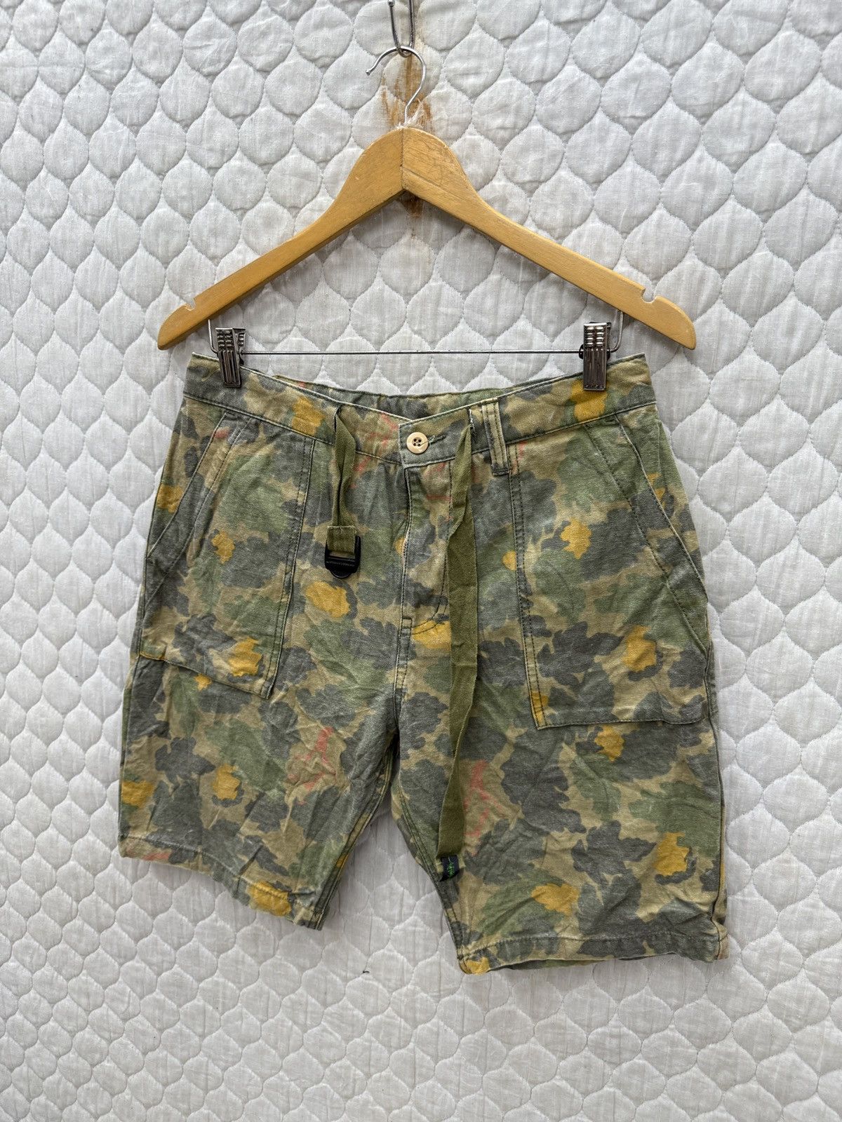 Wild Things 🔥🔥🔥ARCHIVE WILD THINGS CAMO SHORTS Size US 31 - 3 Thumbnail