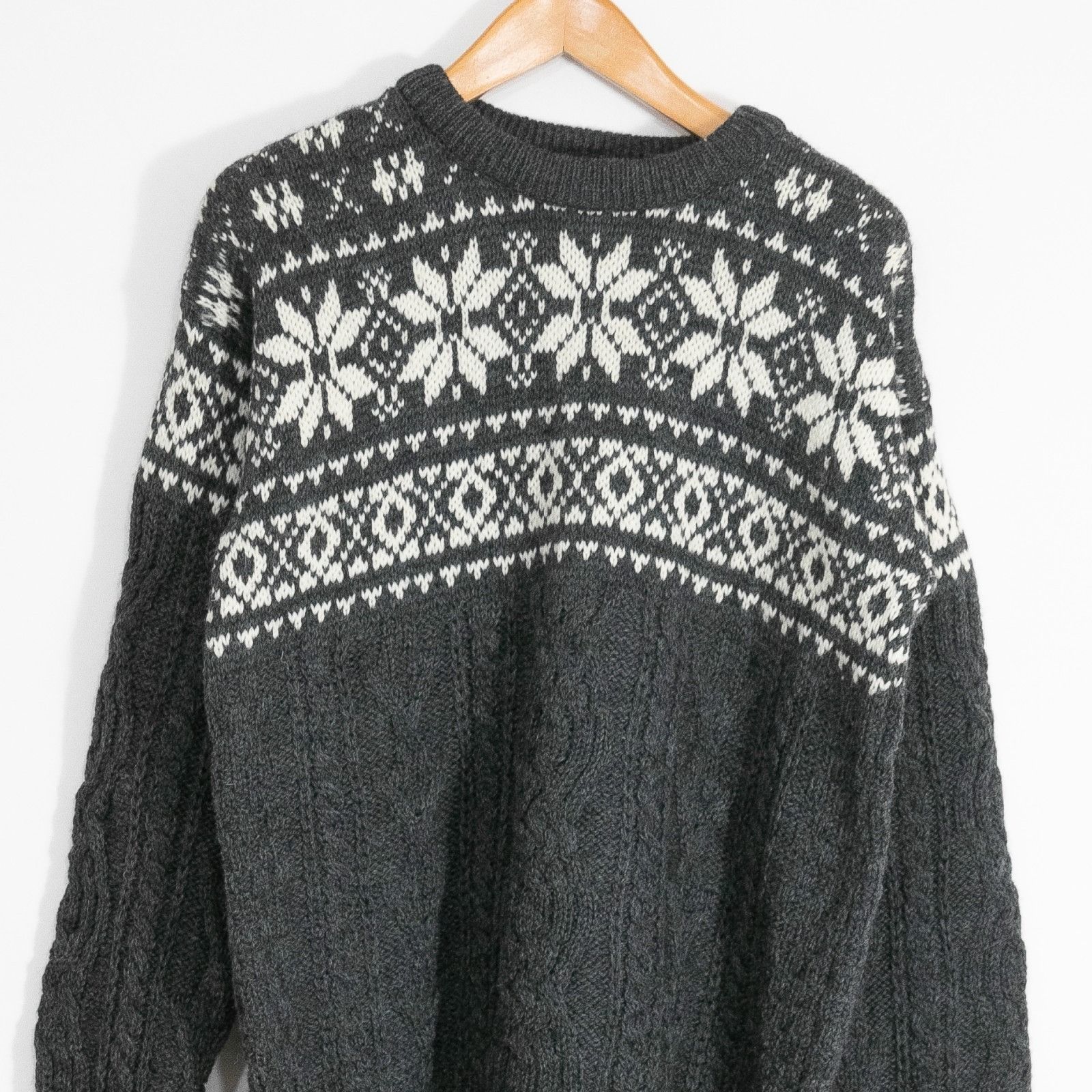 Vintage Vintage Irish Fair Isle Snowflake Pattern Wool Sweater Mens Size US M / EU 48-50 / 2 - 2 Thumbnail