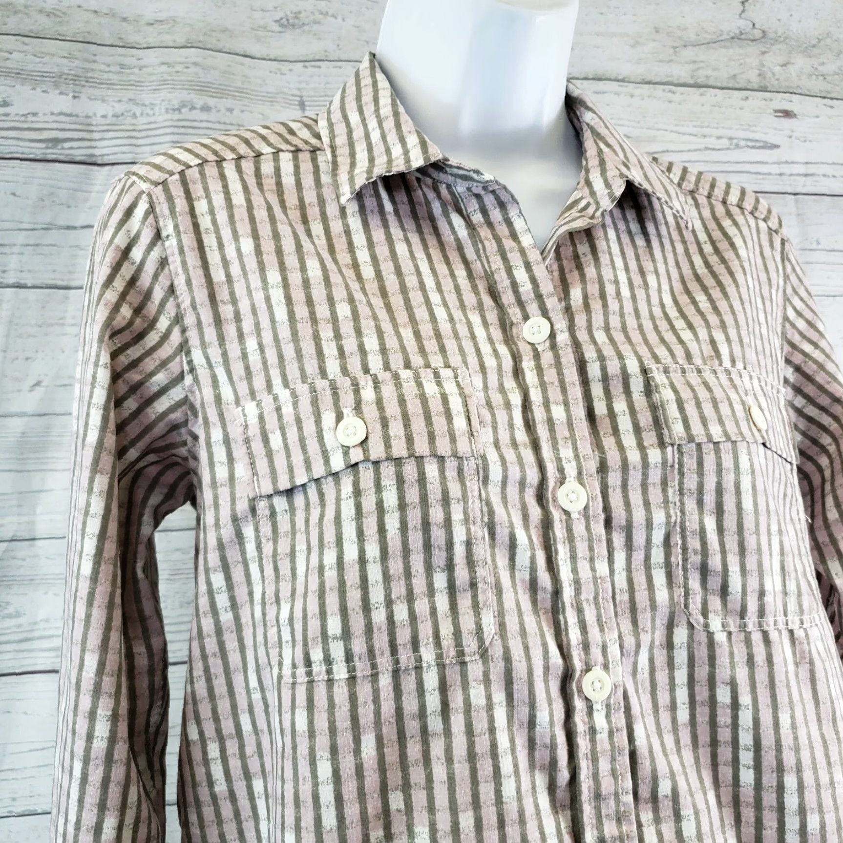 Vintage REI Womens Shirt XS Pink Striped Button Front Long Sleeve Polyester Casual Basic Shirt Womens XS Pink Striped Button-Up Holiday 90s? Size XS / US 0-2 / IT 36-38 - 2 Thumbnail