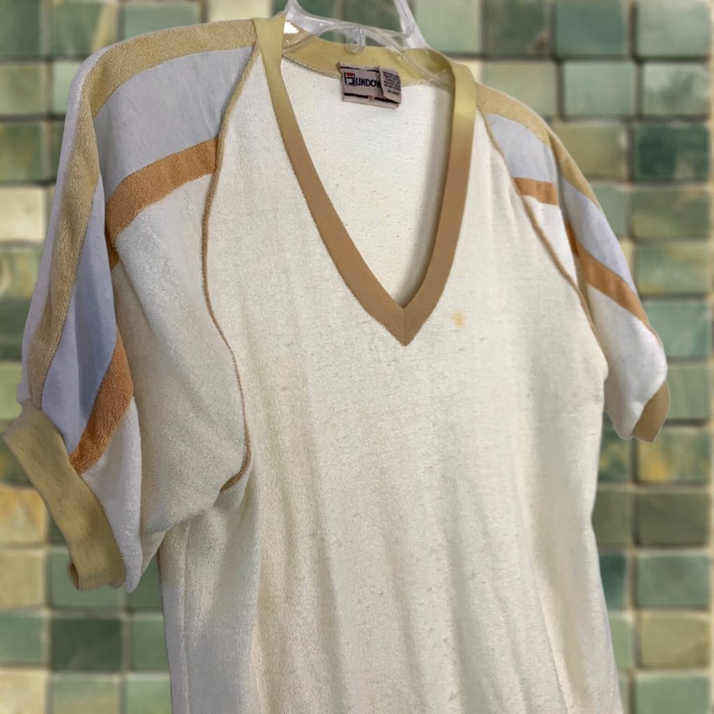 Vintage VINTAGE Sundowner Shirt Mens Large 70s Cream V-Neck Short Sleeve Terry Polyester Polo Shirt Size US L / EU 52-54 / 3 - 1 Thumbnail