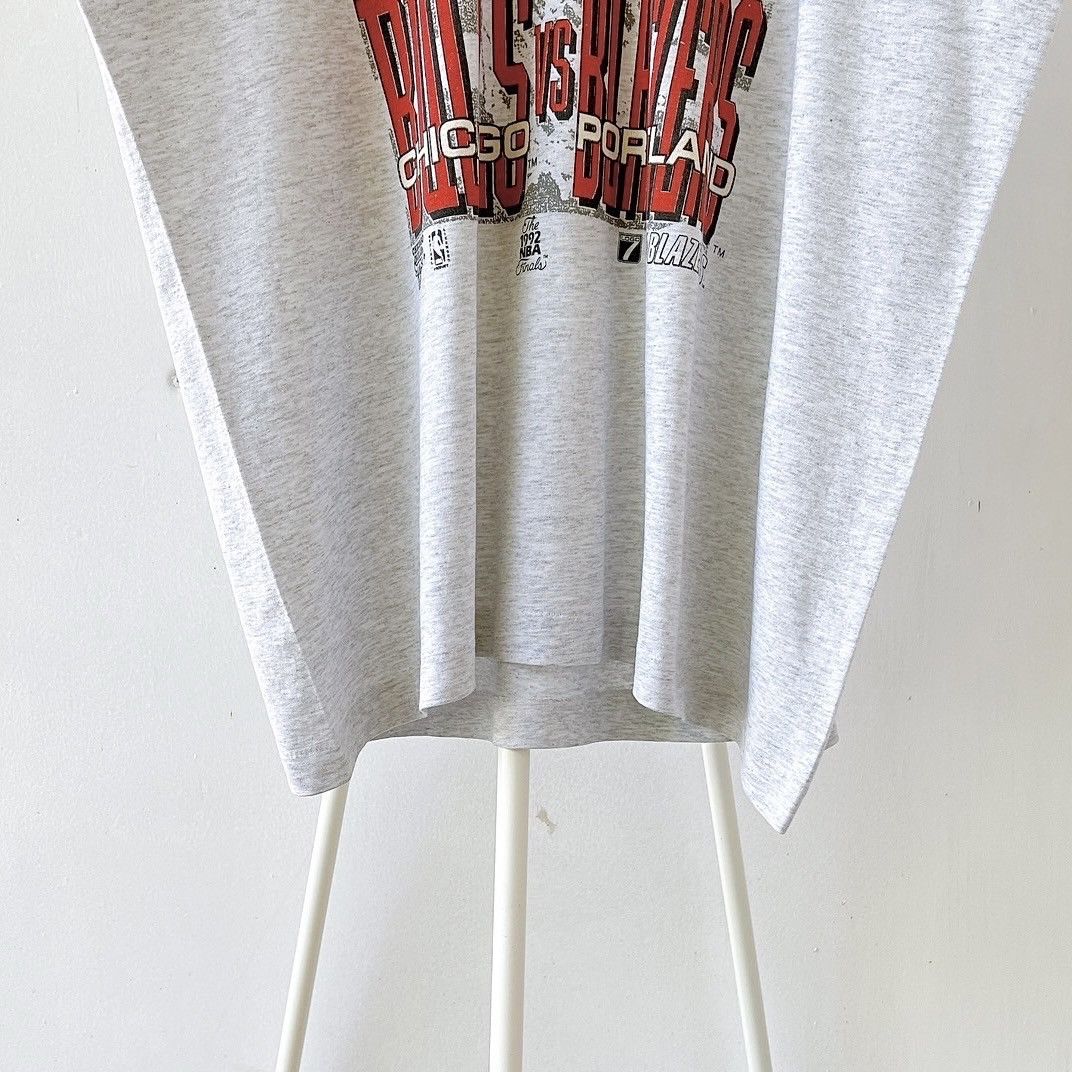 Vintage 90s Chicago Bulls Vs Portland Trail Blazers NBA t-shirt/ XL Size US XL / EU 56 / 4 - 3 Thumbnail