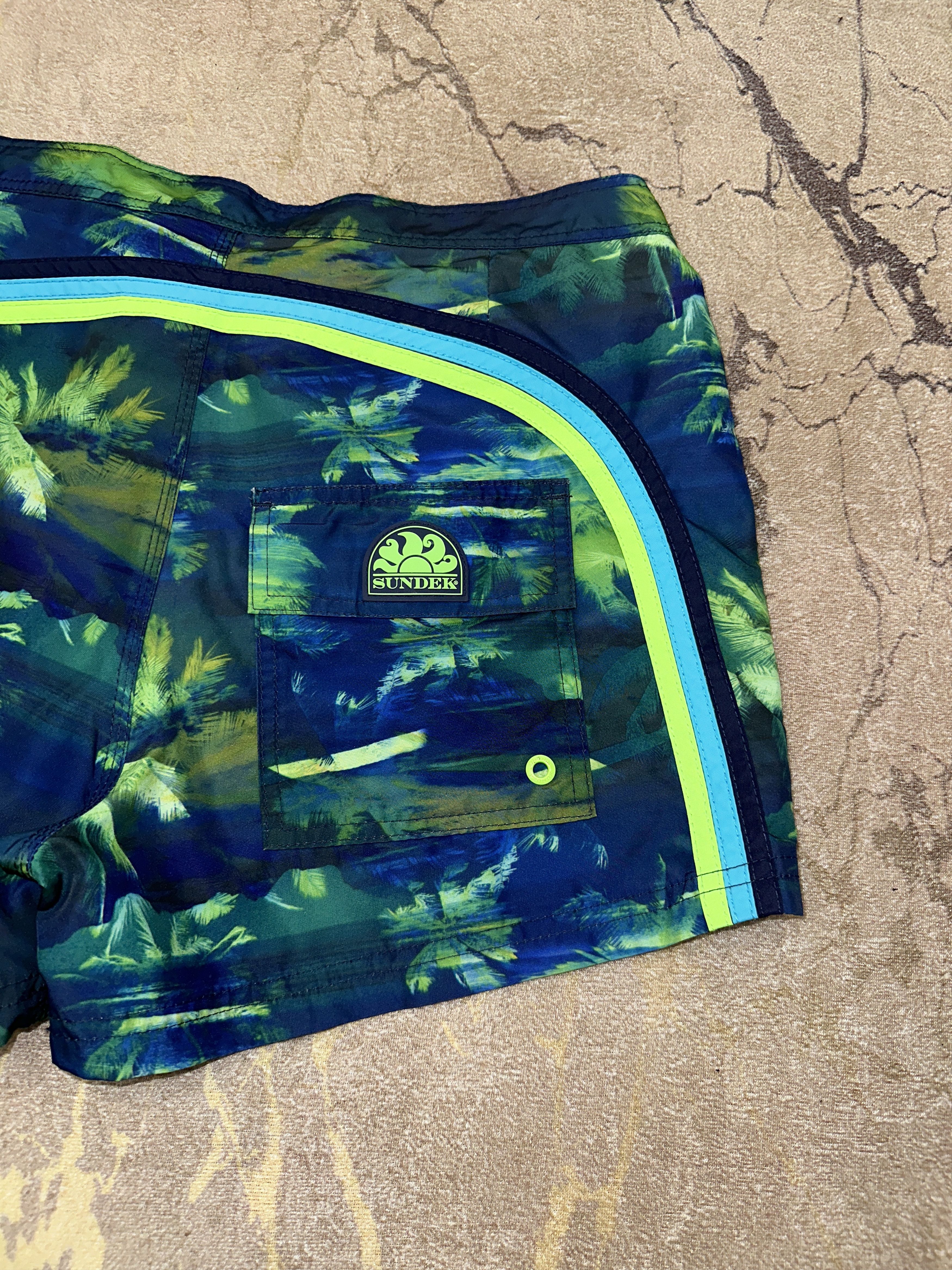 Sundek Tropical Palm Sundek 30 Beach Shorts Trunks Bath Size 30 S Size US 30 / EU 46 - 5 Thumbnail