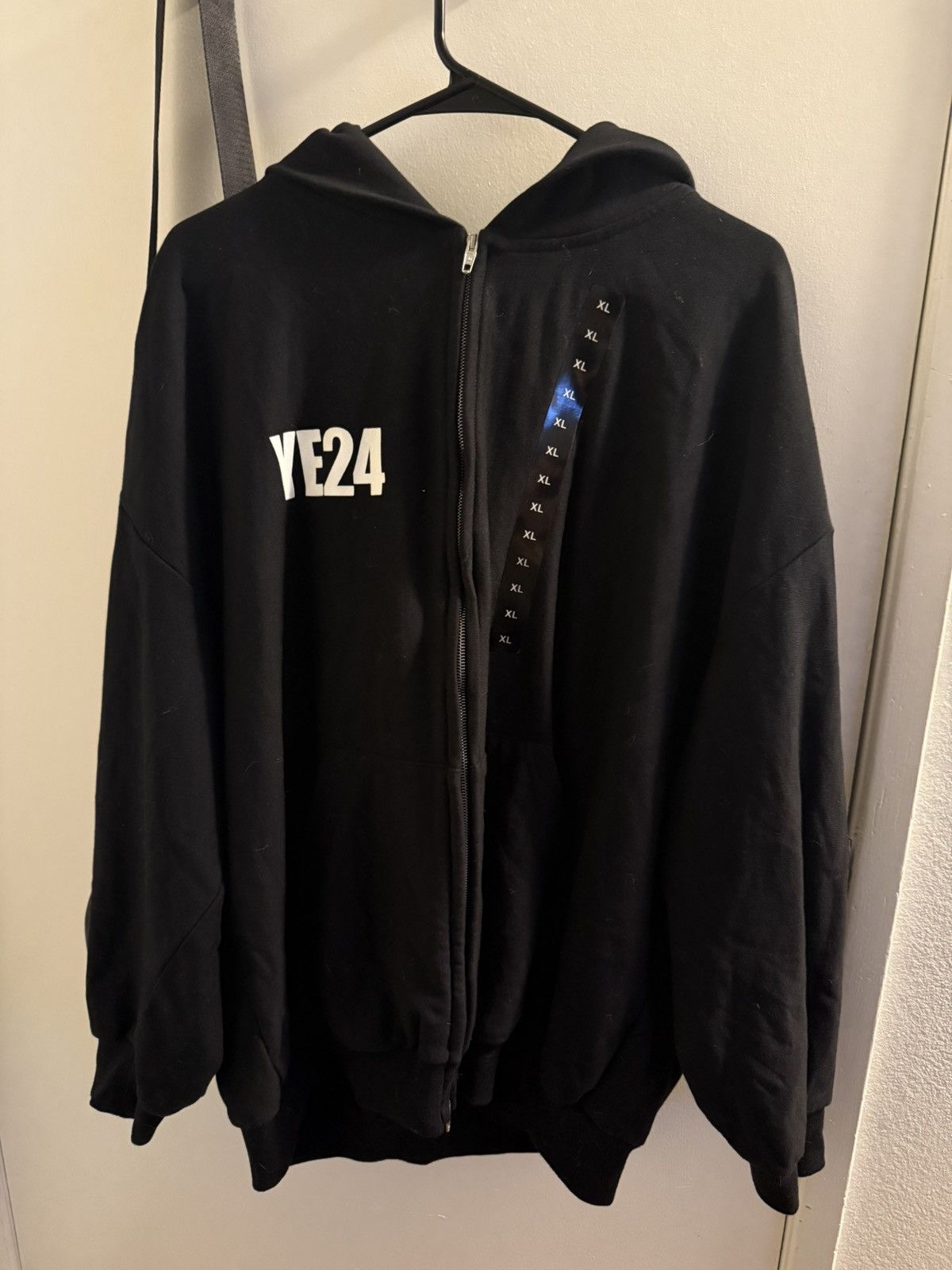 Balenciaga Balenciaga Sticker Jacket/Hoodie YE24 Size US XXL / EU 58 / 5 - 1 Thumbnail