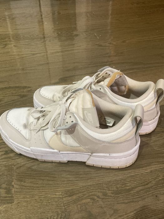 lowtop nike sneakers