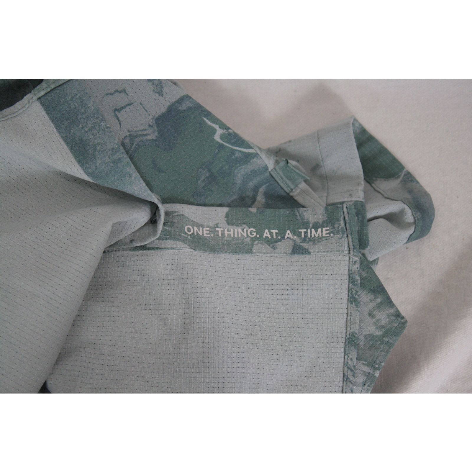 Lululemon Lululemon Airing Easy Shirt L Marble Print Button Up Green Size US L / EU 52-54 / 3 - 6 Thumbnail