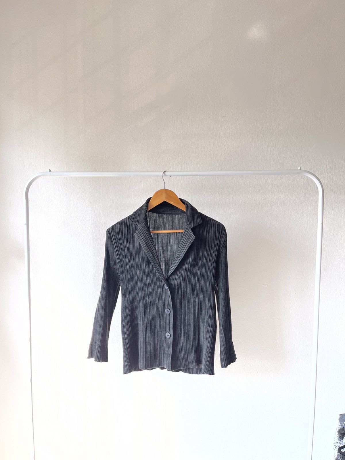 Issey Miyake × Pleats Please Issey Miyake 1996 Issey Miyake Fete Pleats Button Shirt Size US M / EU 48-50 / 2 - 6 Thumbnail