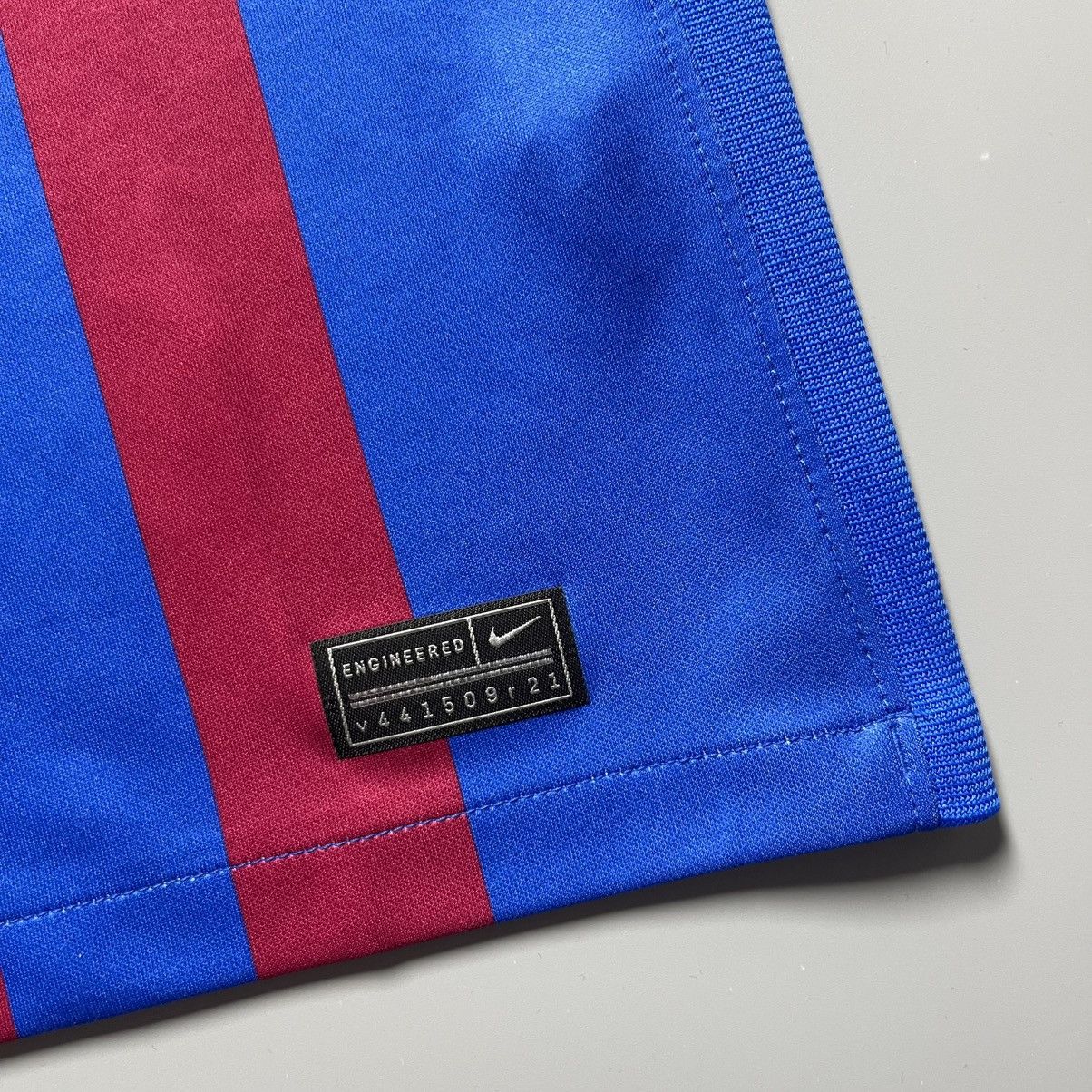 Nike BARCELONA NIKE 2021/2022 FOOTBALL HOME JERSEY #19 AGUERO Size US M / EU 48-50 / 2 - 7 Thumbnail