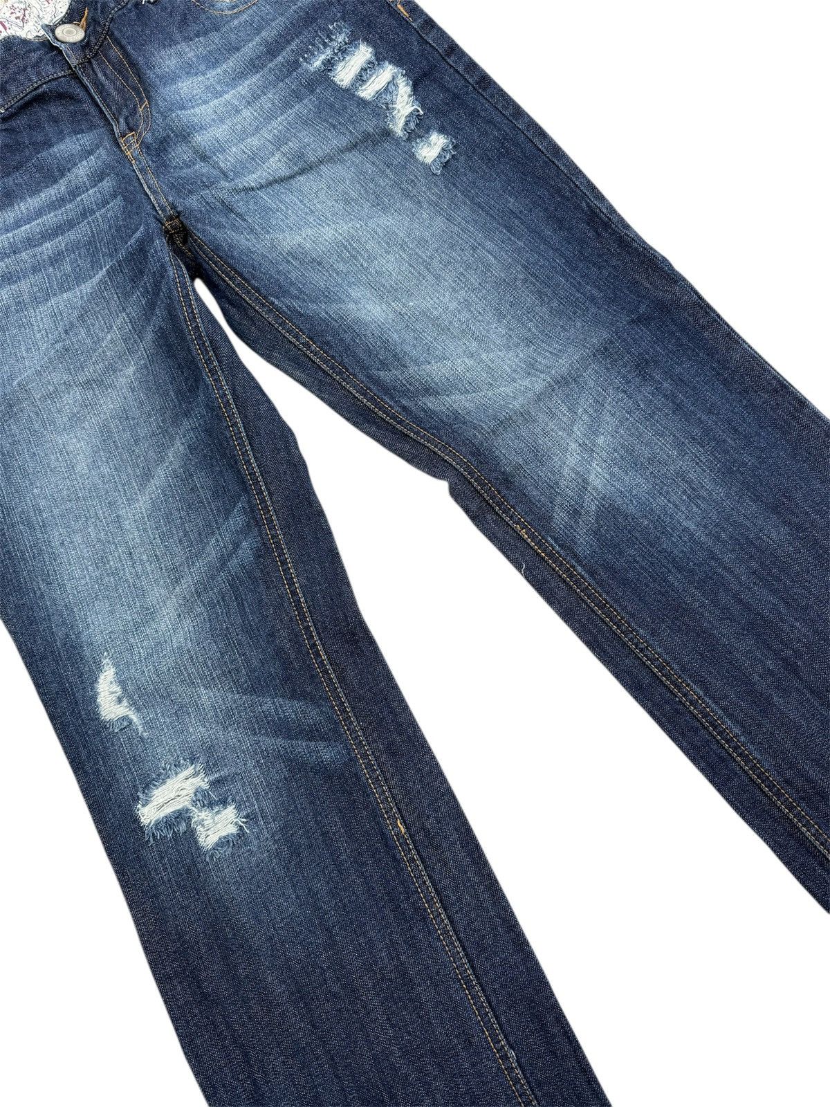 Mossimo MOSSIMO SUPPLY CO DISTRESSED DENIM JEANS WITH RIPPED DETAILS Size 34" / US 12 / IT 48 - 4 Thumbnail