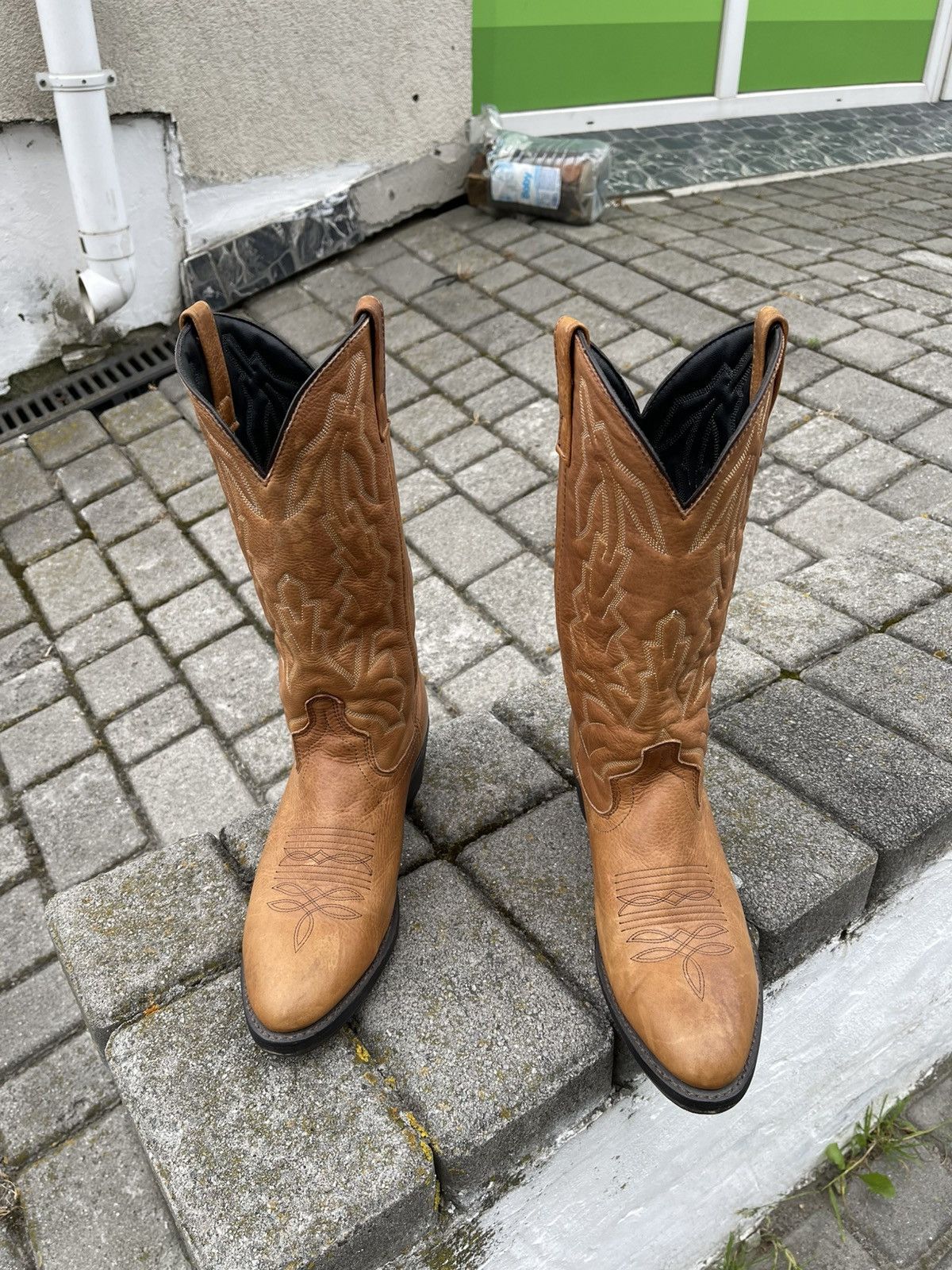 Cowboy Equipment Vintage Laredo Oxblood Red Leather Cowboy Boots Size 8 Size US 8 / EU 41 - 4 Thumbnail