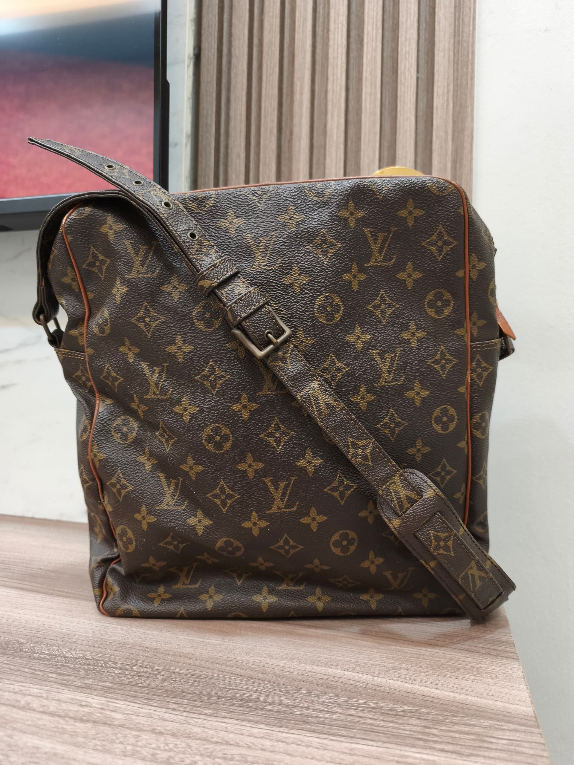 Louis Vuitton Louis Vuitton Monogram Canvas Marceau GM Size ONE SIZE - 1 Thumbnail