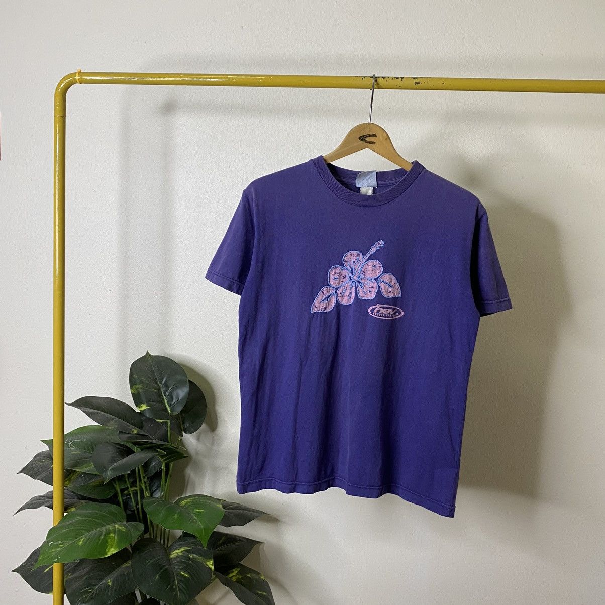 Vintage 1990s Nev Surf Hibiscus Graphic Surfing T Shirt Size US M / EU 48-50 / 2 - 1 Thumbnail