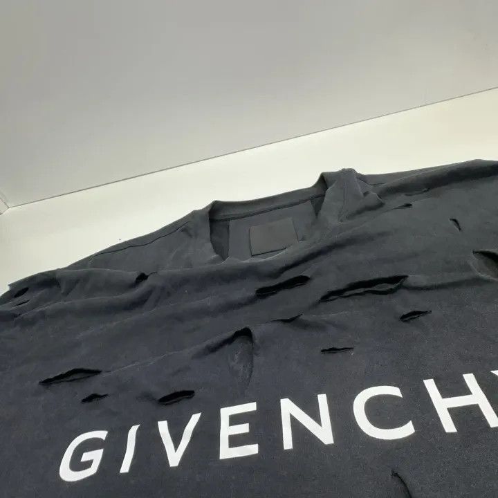 Givenchy Givenchy Givenchy Black Logo Distressed Short Sleeve TShir Size US S / EU 44-46 / 1 - 7 Thumbnail