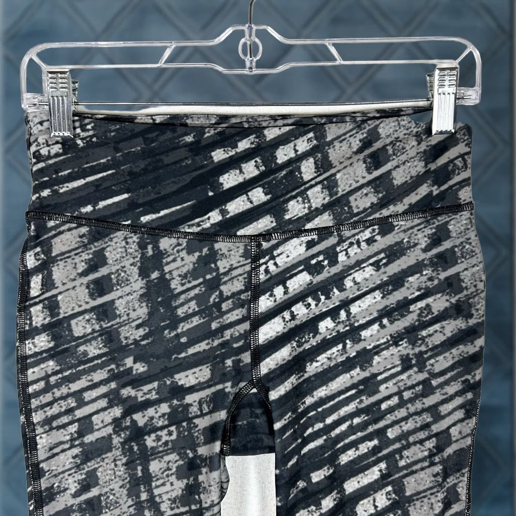 Under Armour Under Armour Heat Gear Compression Capri Leggings Womens Small Running Workout Gray Pattern 90s Sports Size 28" / US 6 / IT 42 - 1 Thumbnail