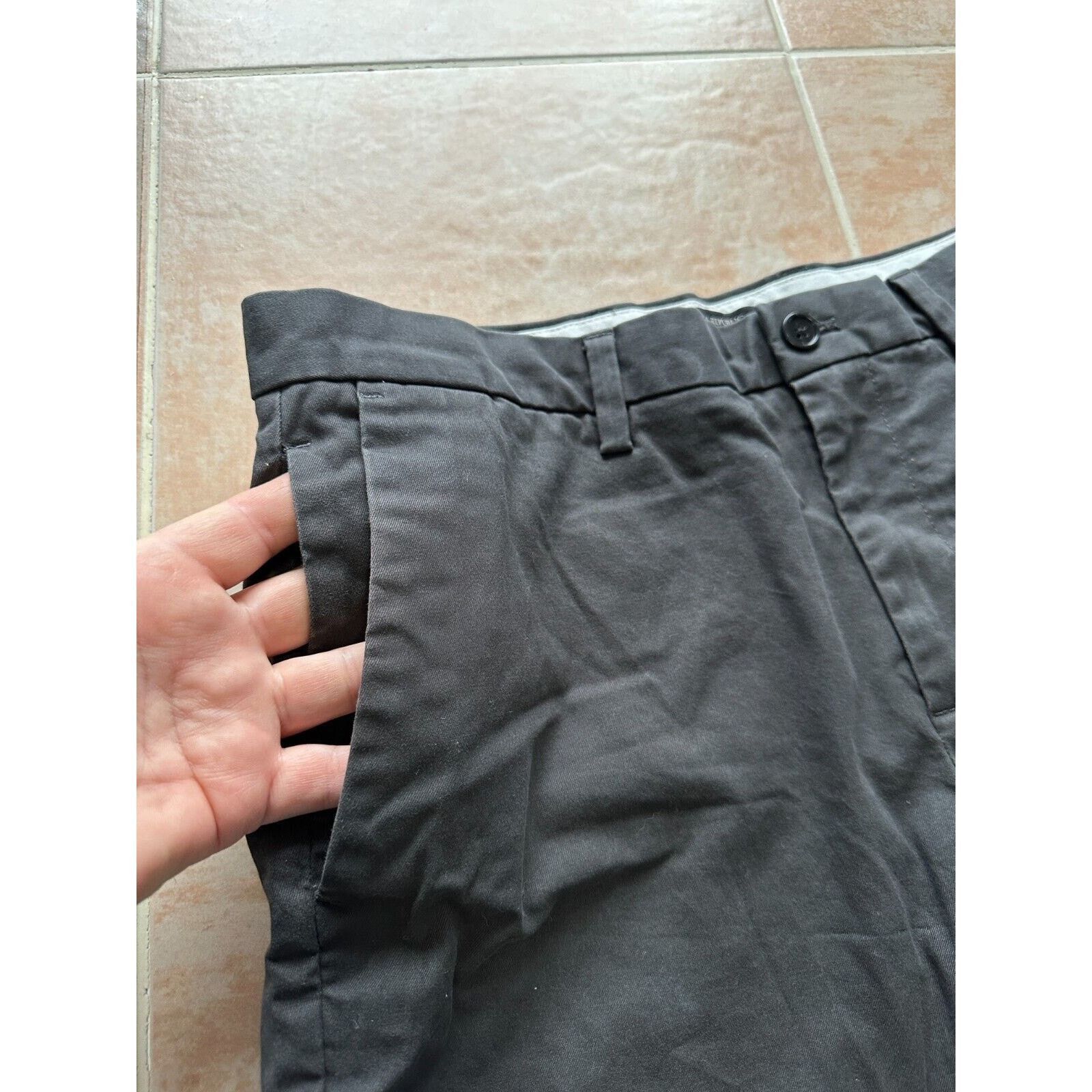 Banana Republic Banana Republic Aiden Short 9 solid rock Grey Men size 32 Size US 32 / EU 48 - 3 Thumbnail