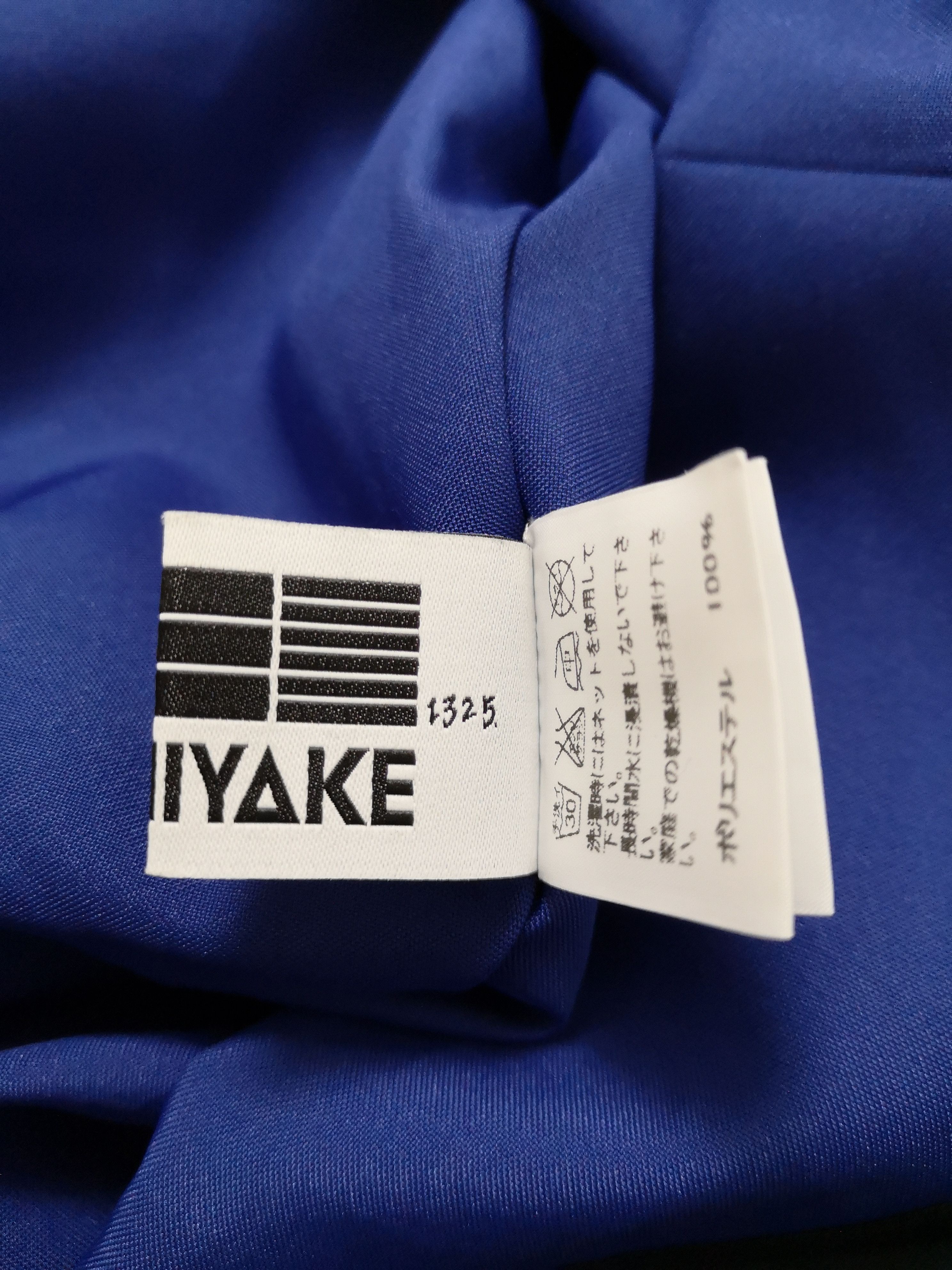 Issey Miyake Asymmetrical Sleeveless Top With Contrast Trim Size S / US 4 / IT 40 - 4 Thumbnail