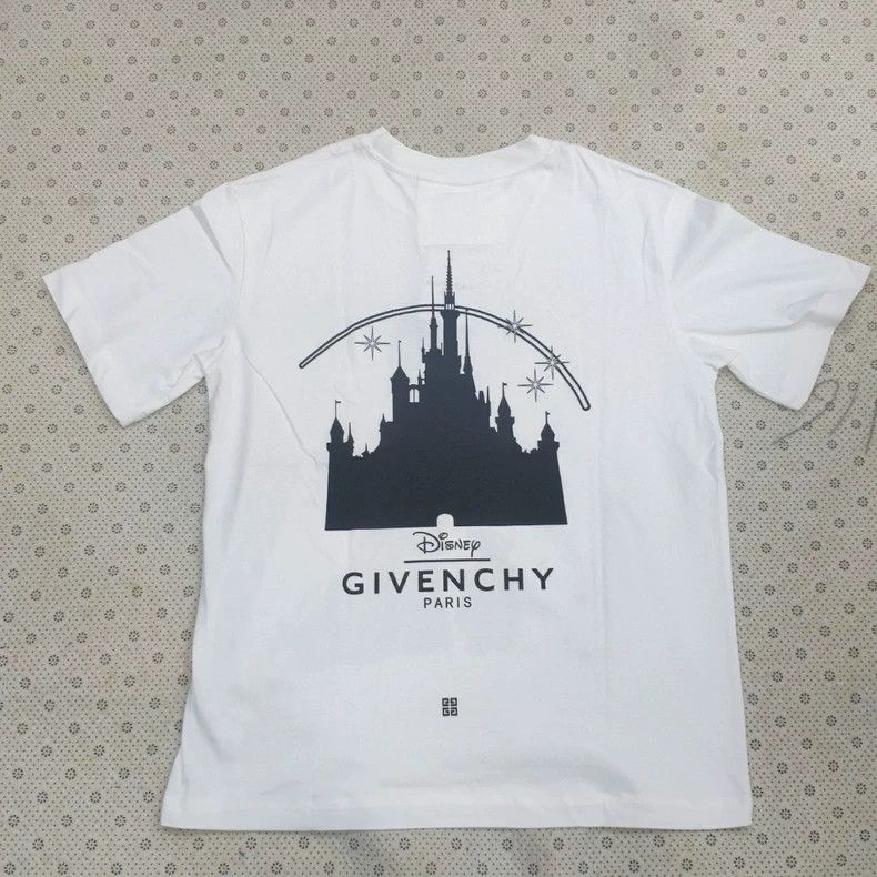 Givenchy Givenchy Princess and Castle Print White Short Sleeve Roun Size US XL / EU 56 / 4 - 2 Thumbnail