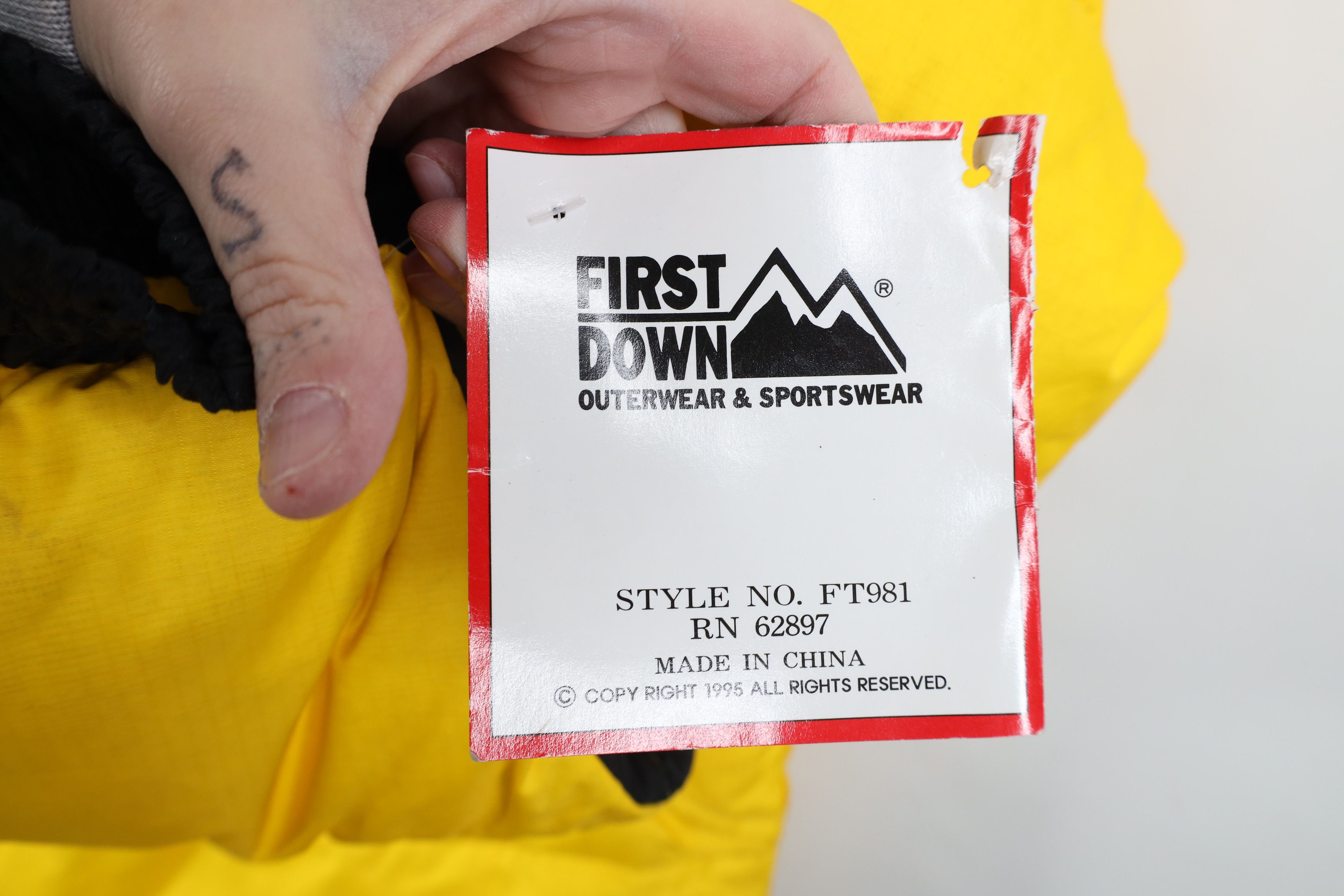 Vintage Deadstock Vintage 90s Streetwear Down Puffer Jacket Yellow Size US XL / EU 56 / 4 - 5 Thumbnail