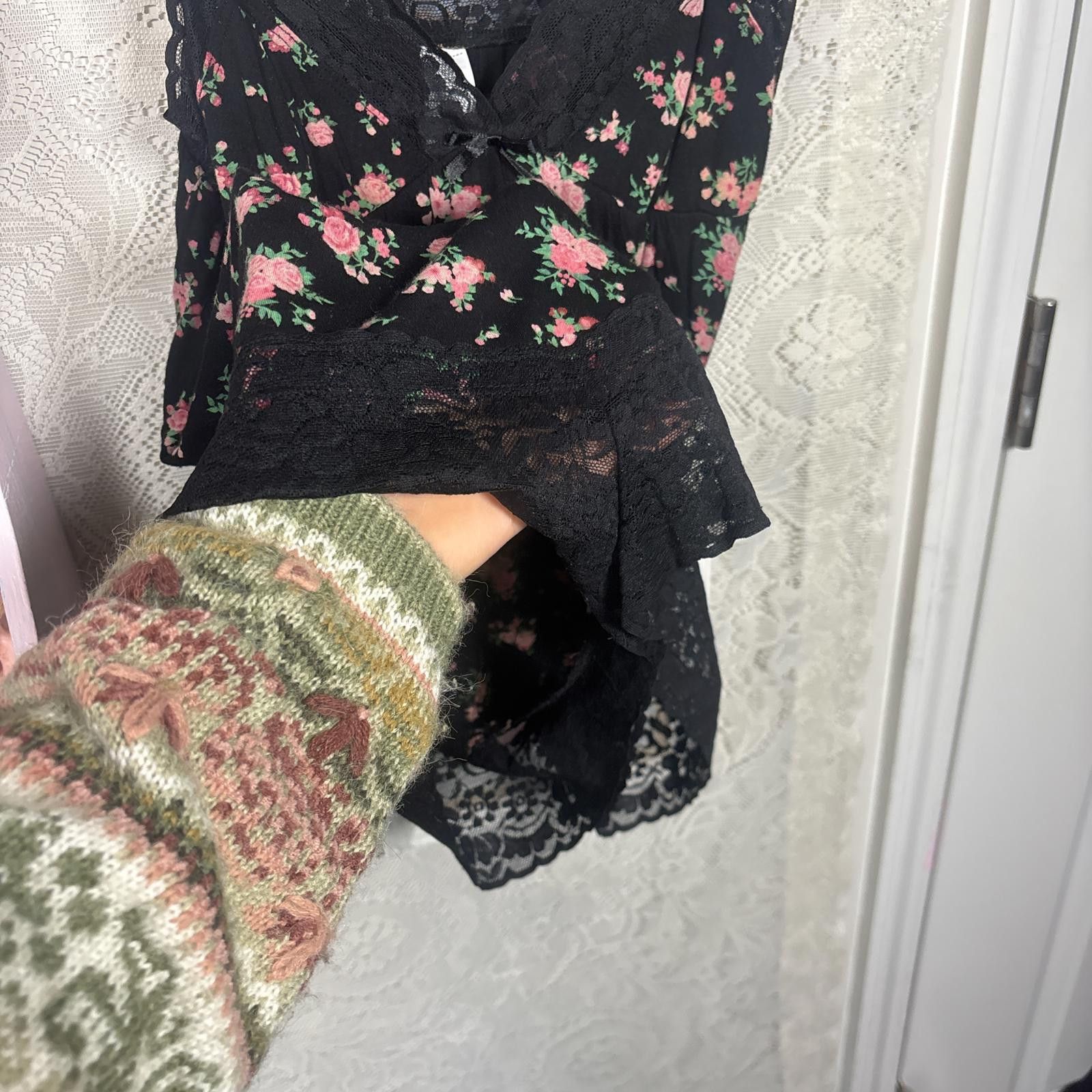 Forever 21 vintage forever 21 floral lace romper Size 28" / US 6 / IT 42 - 3 Thumbnail