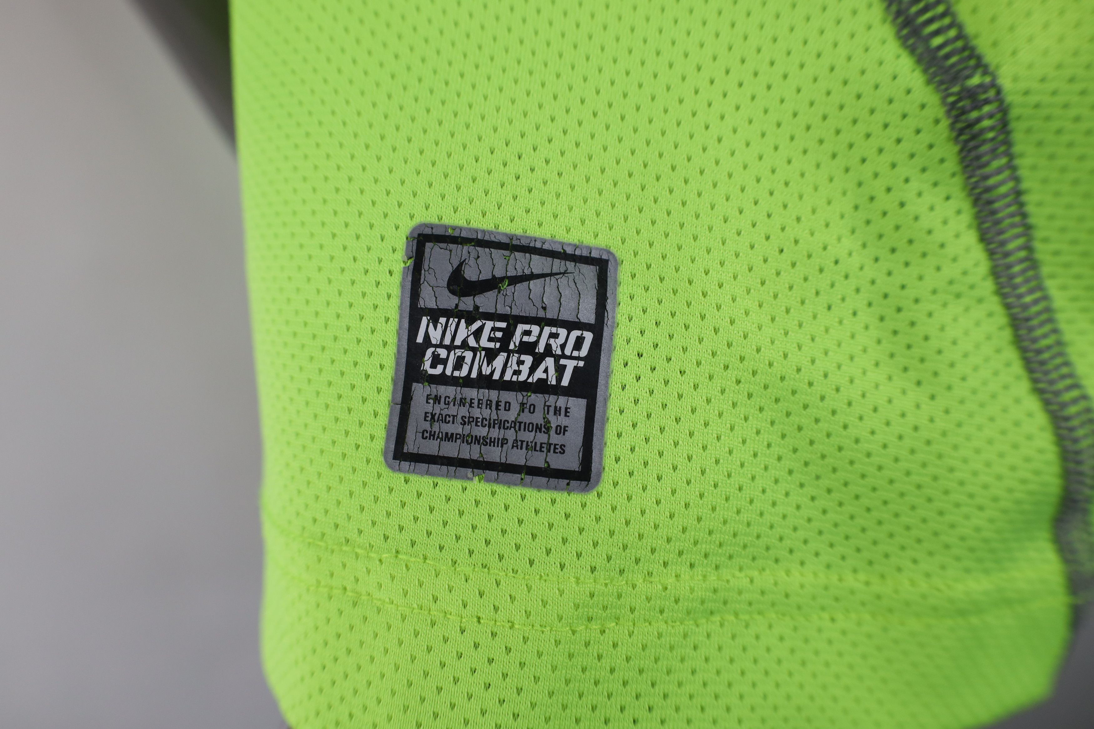 Nike Nike Pro Combat Vented Gym Training Short Sleeve T-Shirt Size US L / EU 52-54 / 3 - 5 Thumbnail