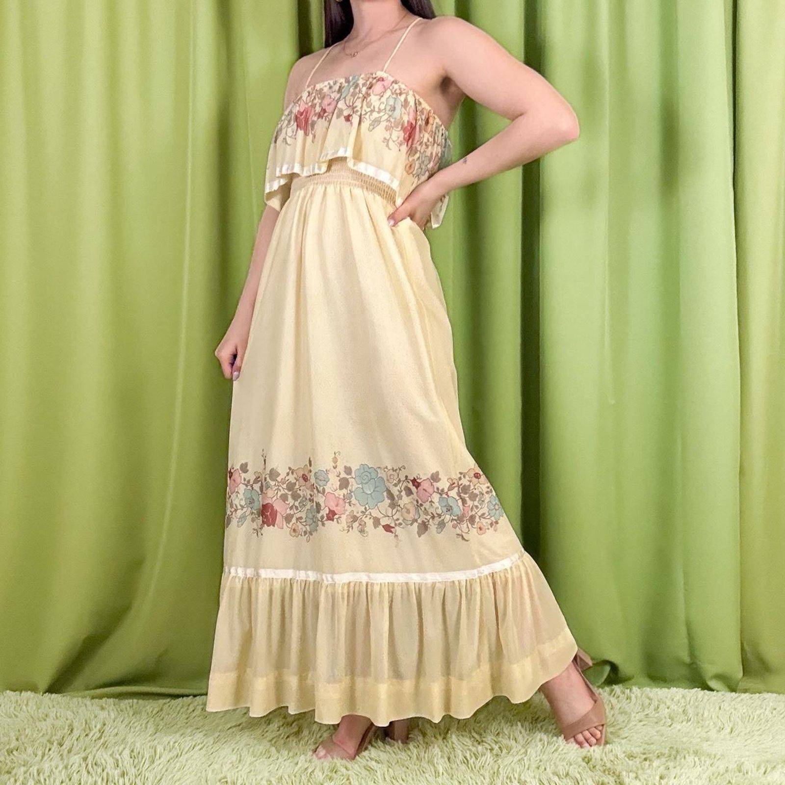 Vintage 70s Vintage Cream Floral Print Vicky Vaughn Maxi Dress Size XS / US 0-2 / IT 36-38 - 3 Thumbnail