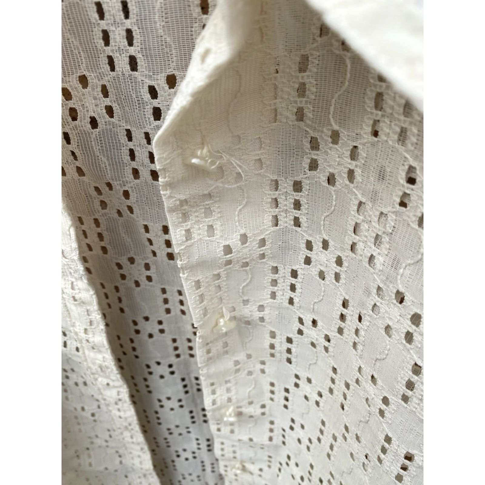 Saks Fifth Avenue VINTAGE Saks Fifth Avenue Eyelet Lace Blouse Mod 14 Shirt 1960s Ivory/Off-White Womens Size XL / US 12-14 / IT 48-50 - 4 Thumbnail