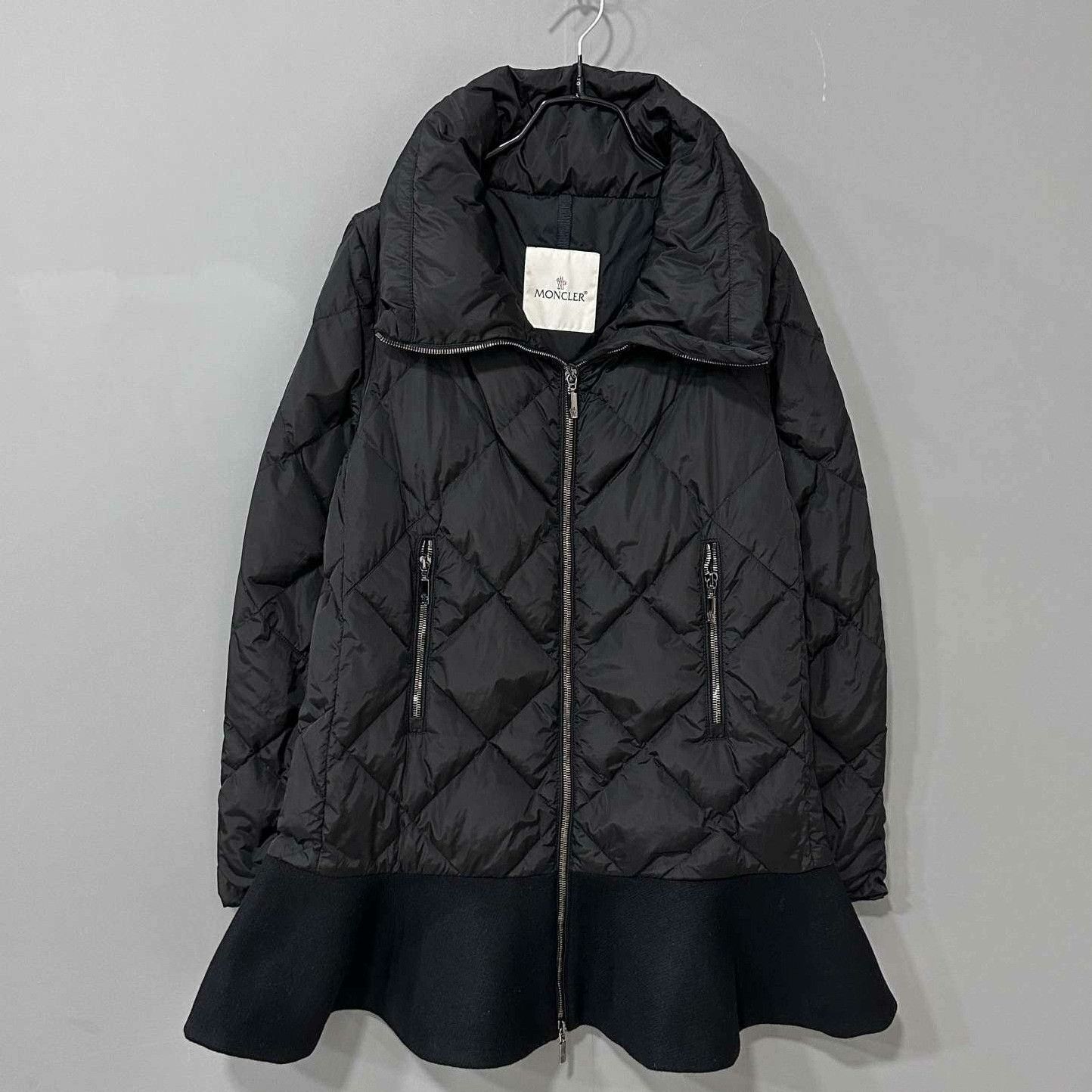 Moncler Moncler Down Down Jacket M Women Size M / US 6-8 / IT 42-44 - 1 Thumbnail