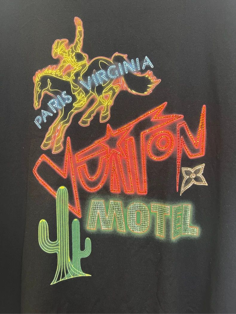 Louis Vuitton Louis Vuitton Graffiti rhinestone print short sleeves Size US XXL / EU 58 / 5 - 5 Thumbnail