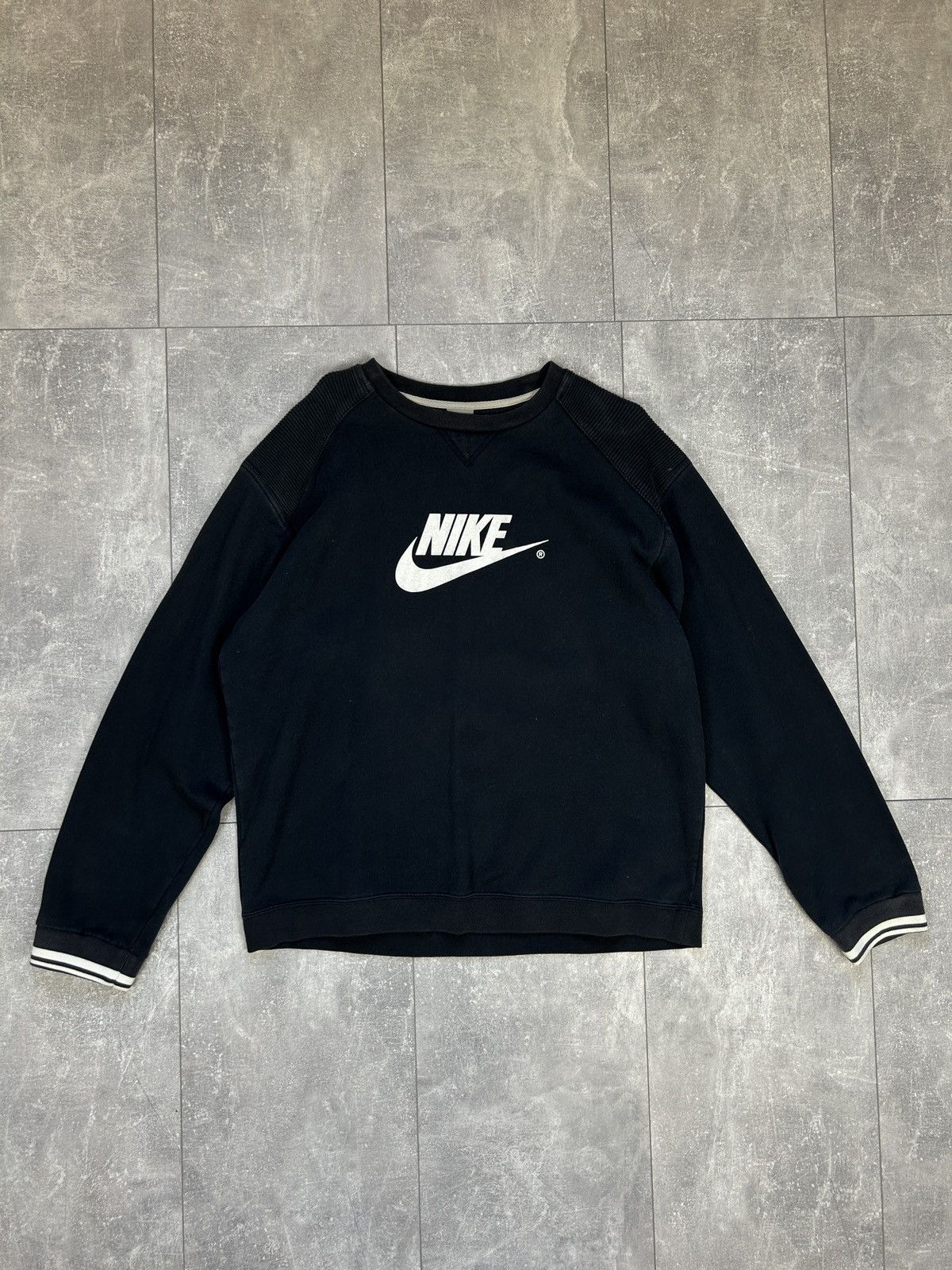 Nike Mens Vintage Nike swoosh sweatshirt y2k rare acg streetwear Size US L / EU 52-54 / 3 - 1 Thumbnail