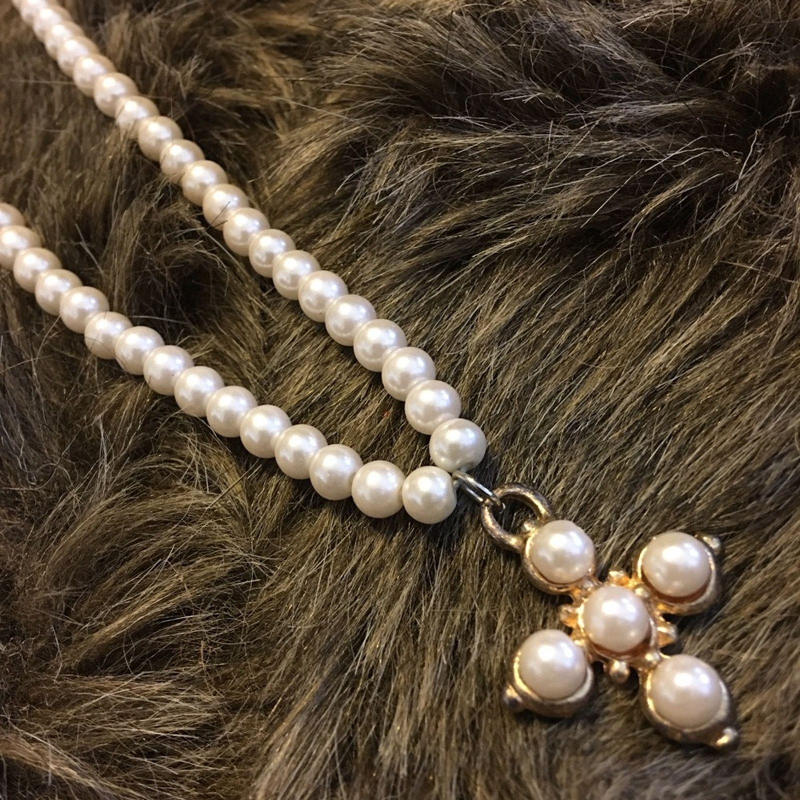 Vintage Vintage pearl and gold pendant on pearl necklace Size ONE SIZE - 6 Thumbnail
