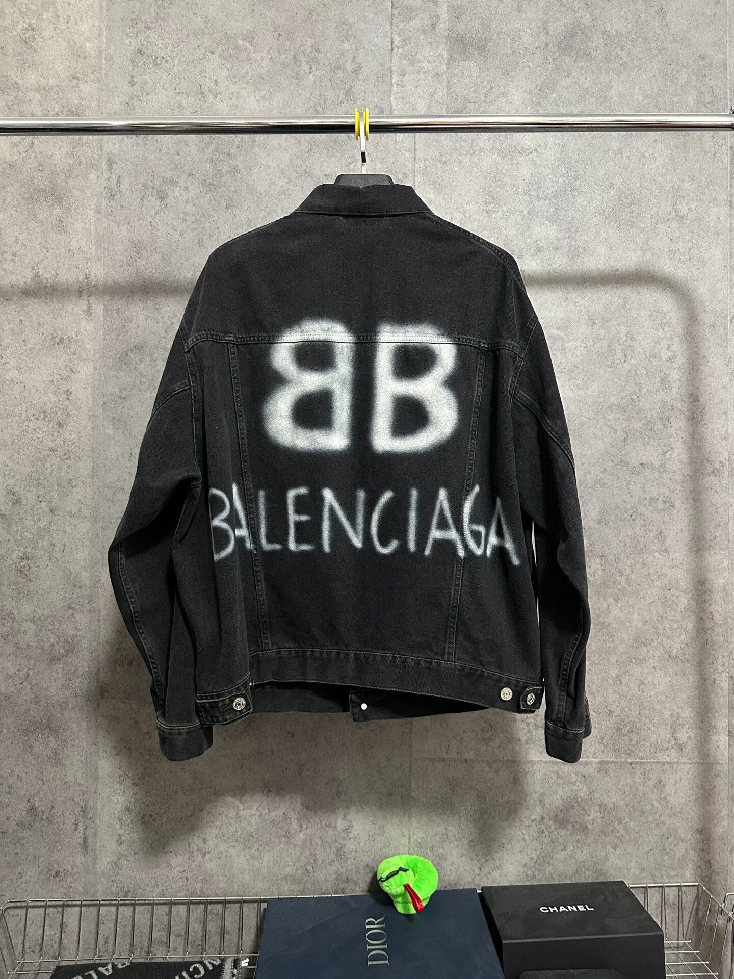 Balenciaga black denim jacket with graffiti design Size US XS / EU 42 / 0 - 1 Thumbnail