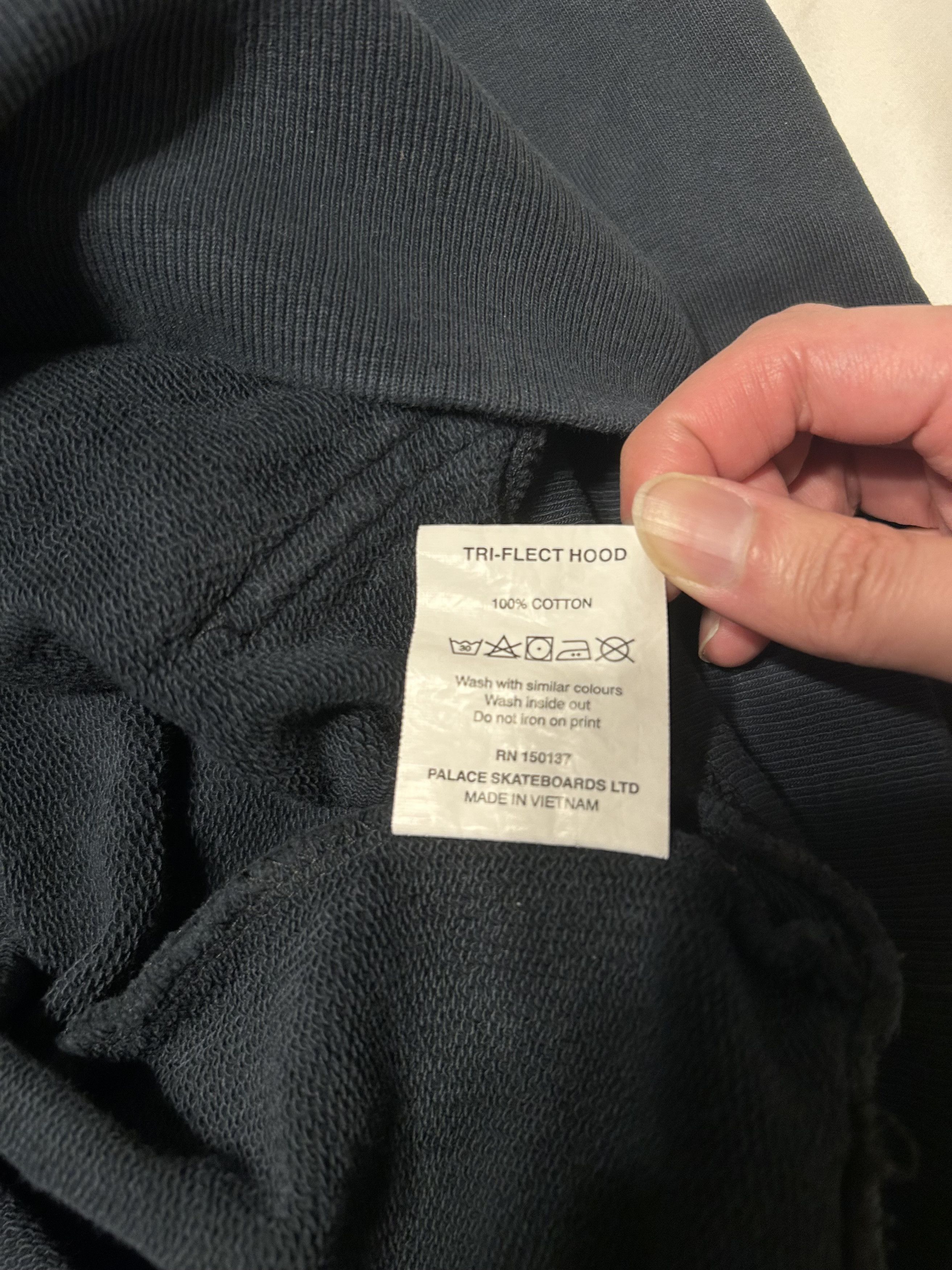 Palace Palace Tri-Flect Hood FW17 Black — Medium Size US M / EU 48-50 / 2 - 5 Thumbnail