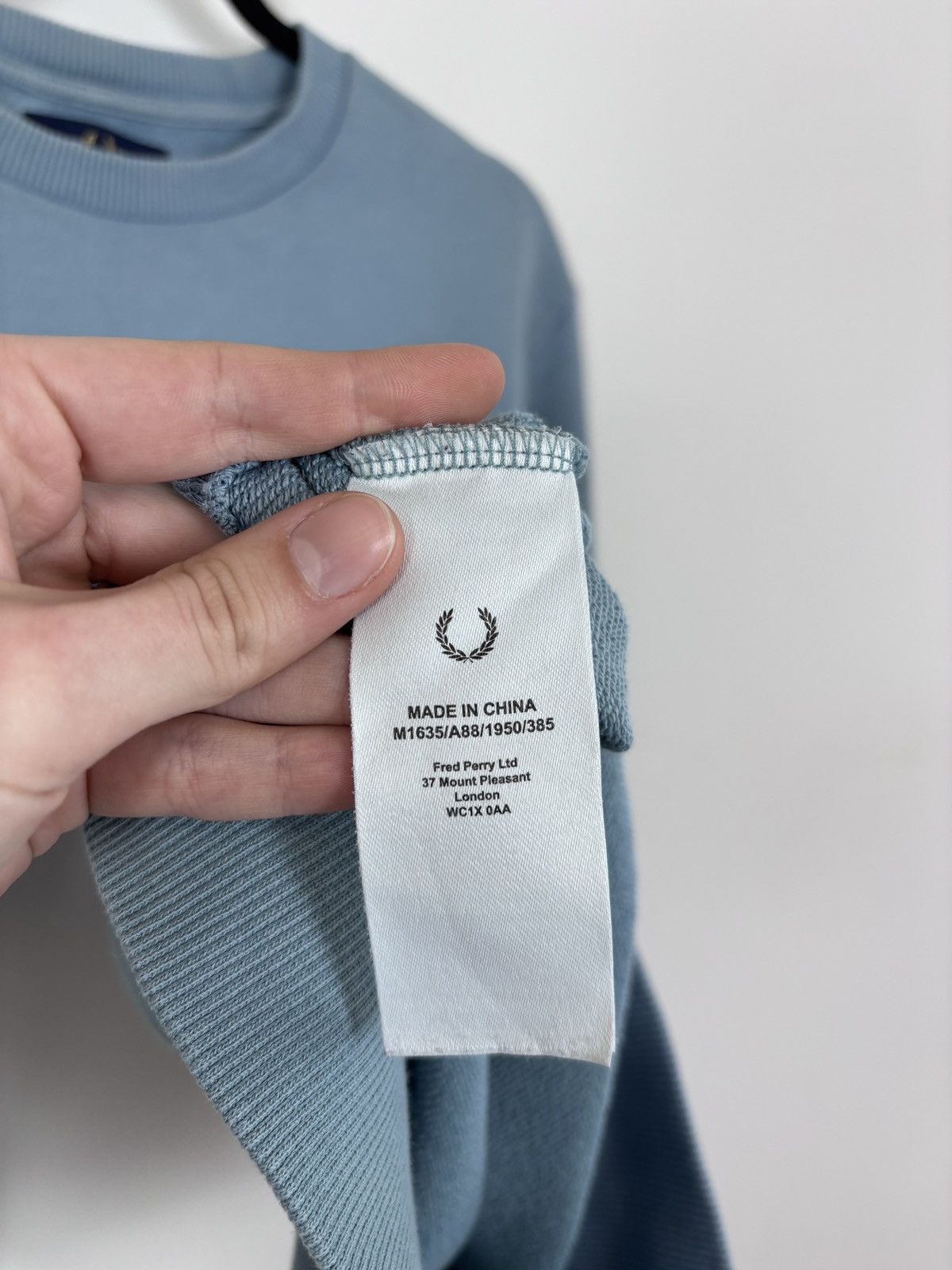 Fred Perry Fred Perry Men’s Ash Blue Embroidered Logo Sweatshirt Size US S / EU 44-46 / 1 - 13 Thumbnail