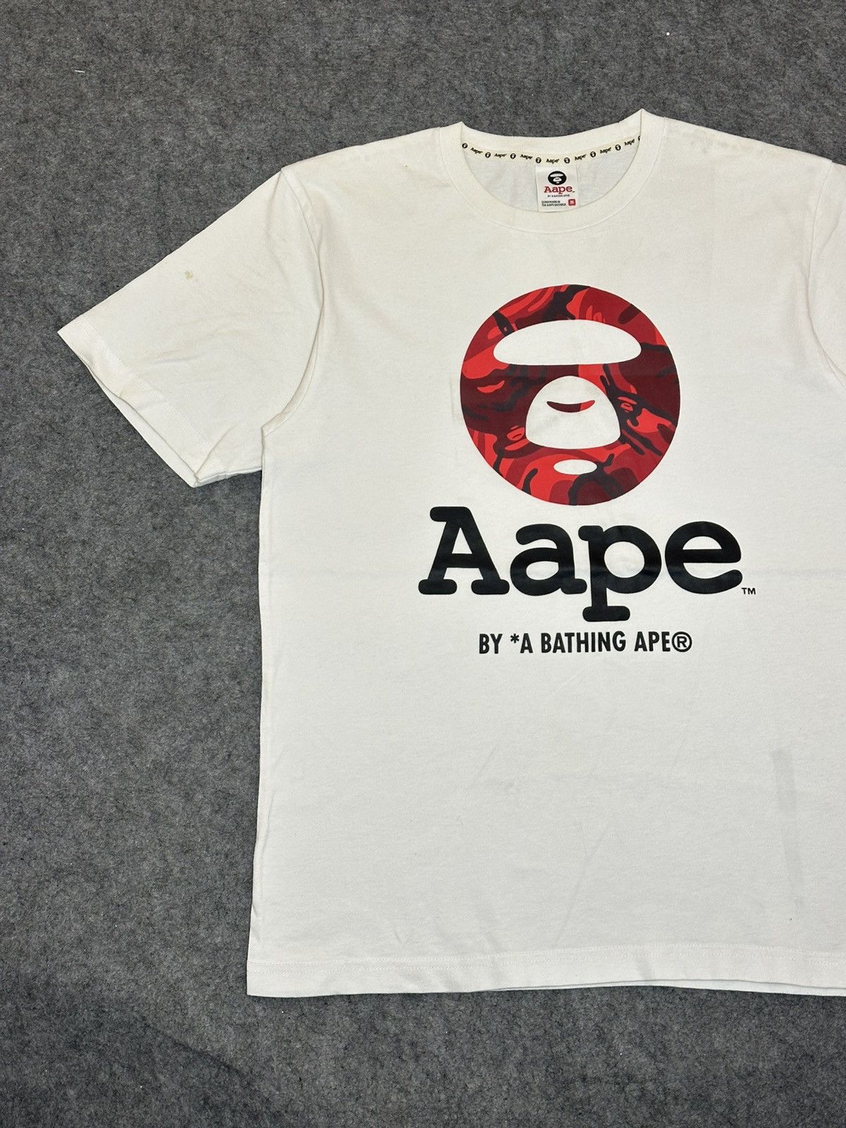 Aape AAPE by A Bathing Ape Moon Face Camo T-shirt in white. Size US M / EU 48-50 / 2 - 5 Thumbnail