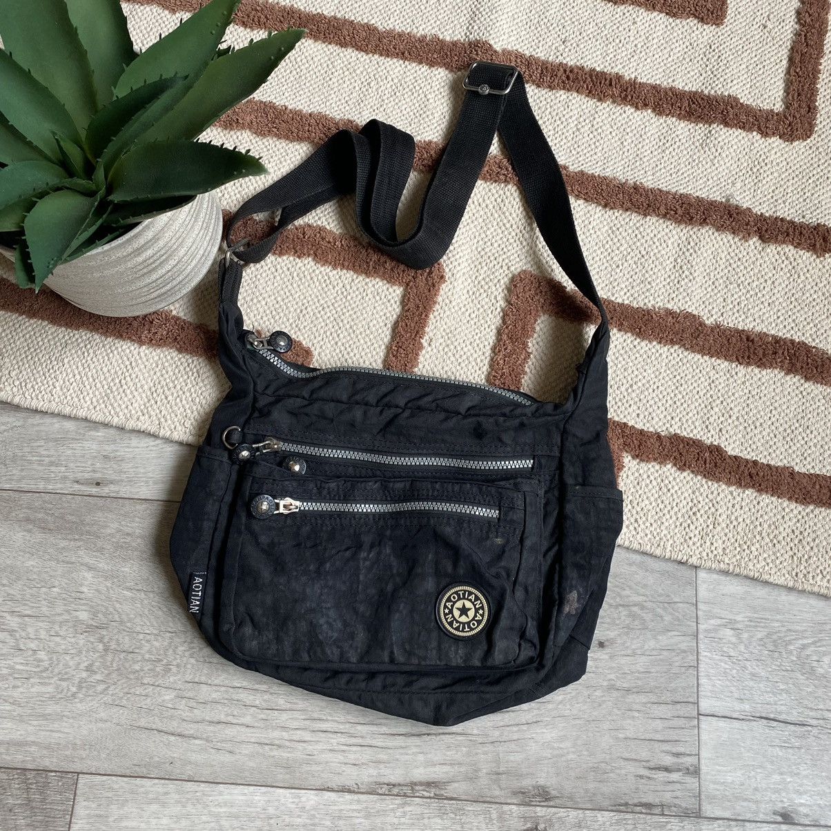 Japanese Brand × Seditionaries × Vintage VINTAGE JAPANESE STYLE BLACK FADED NYLON CROSSBODY BAG Size ONE SIZE - 1 Thumbnail