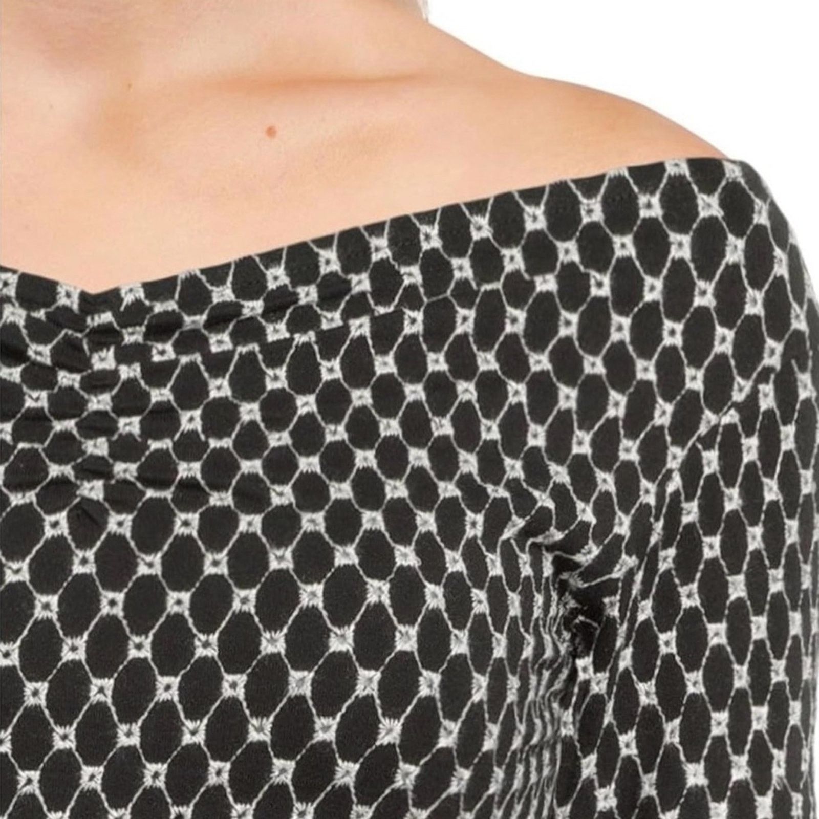 Other New Chic Off-Shoulder Black and White Top size XS Size XS / US 0-2 / IT 36-38 - 6 Thumbnail