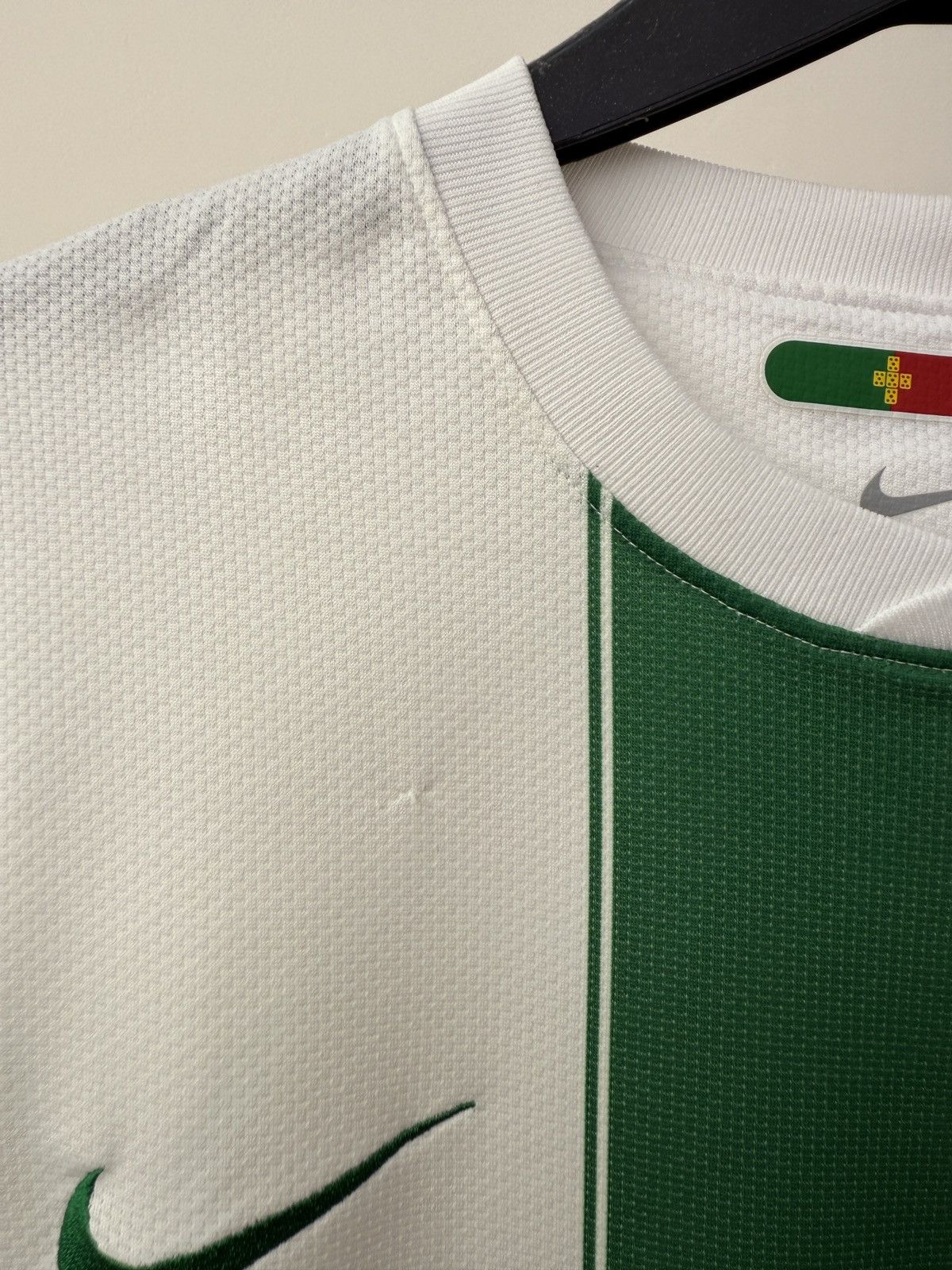 Nike PORTUGAL 2010 2011 AWAY FOOTBALL SHIRT SOCCER JERSEY Size US M / EU 48-50 / 2 - 6 Thumbnail