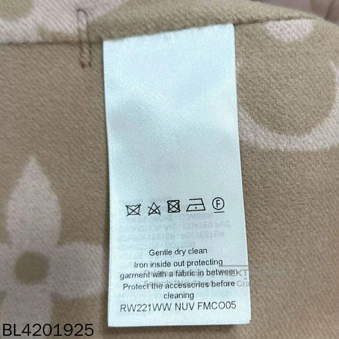 Louis Vuitton Louis Vuitton Nude Pink Flower Robe Coat. Size XS / US 0-2 / IT 36-38 - 6 Thumbnail