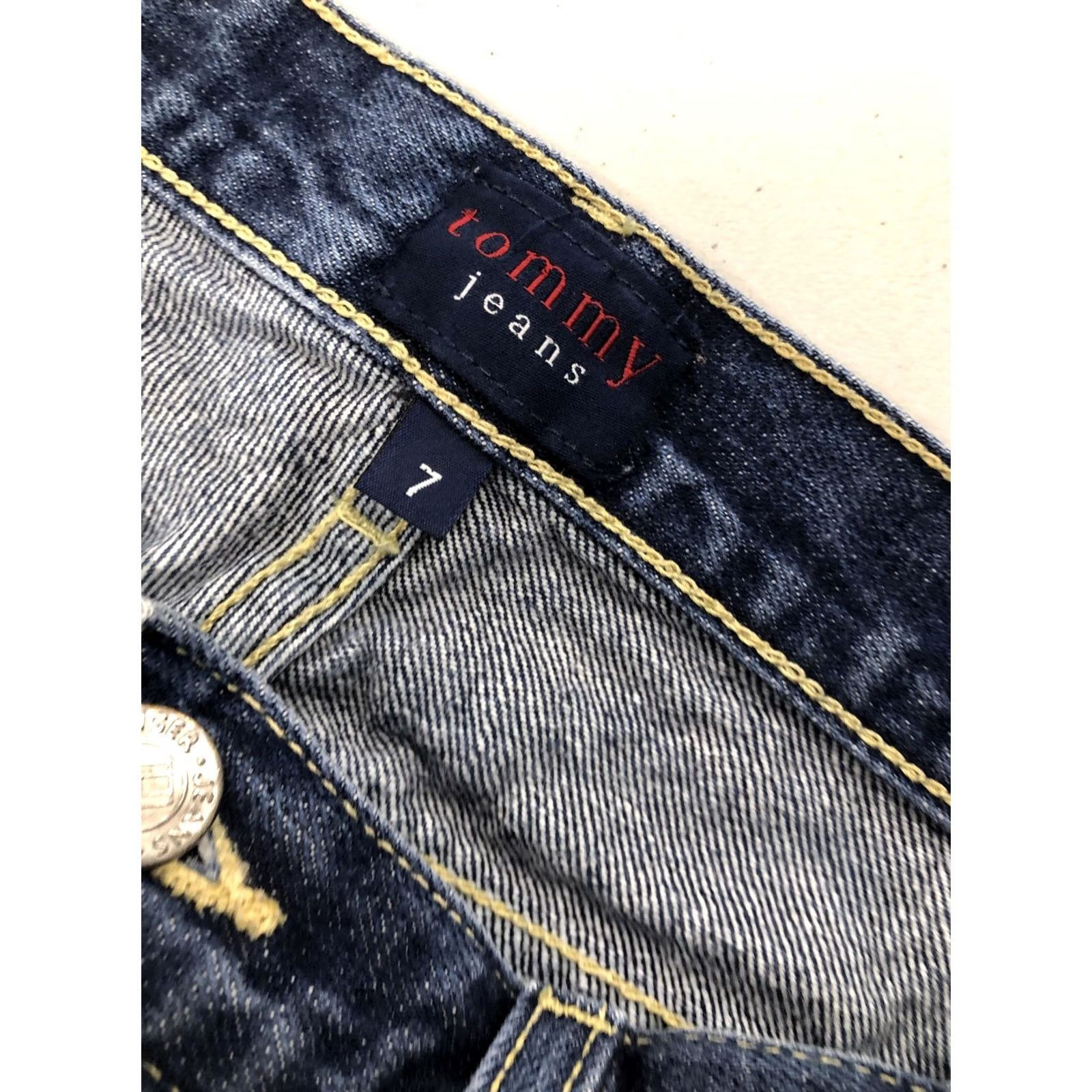 Tommy Hilfiger Tommy Jeans Big Logo Size 7 Straight Leg Womens Jeans Blue 5-Pocket Mid Rise Zip Inseam 28in Regular fit Size 28" / US 6 / IT 42 - 6 Thumbnail
