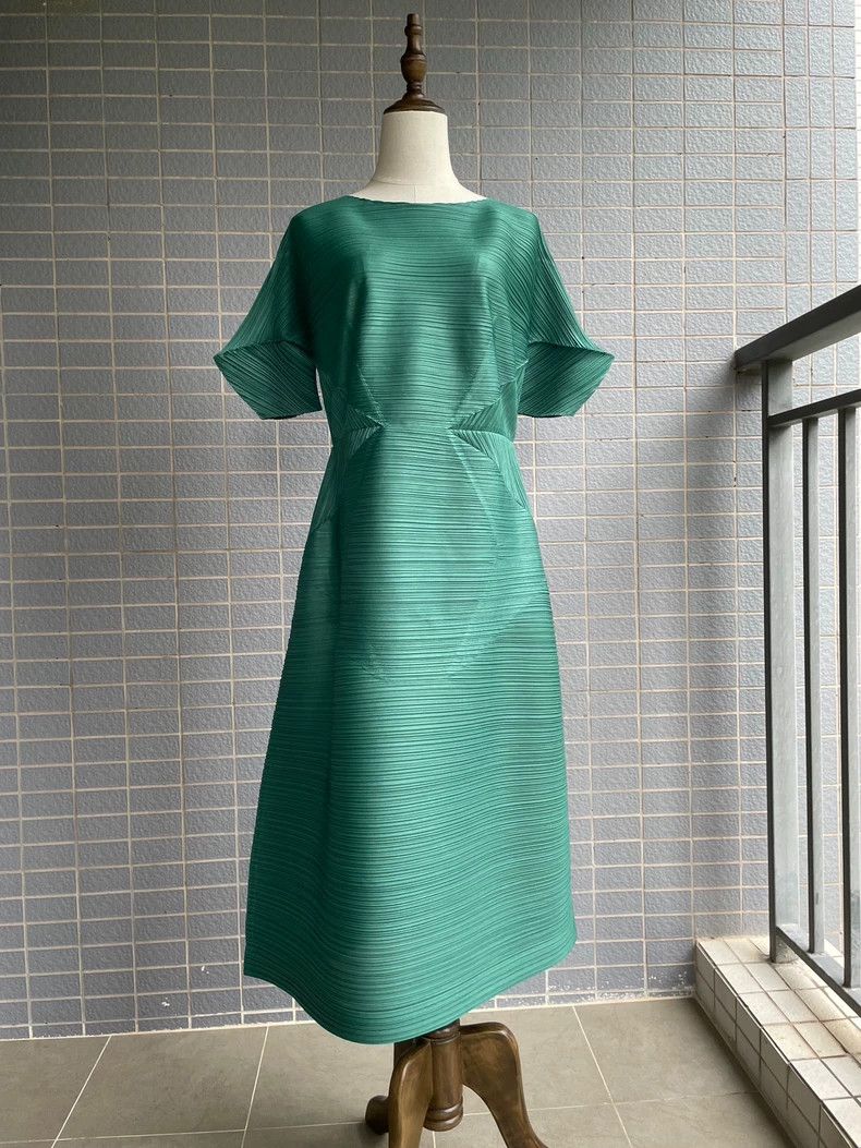 Issey Miyake Issey Miyake Green dress Size L / US 10 / IT 46 - 1 Thumbnail
