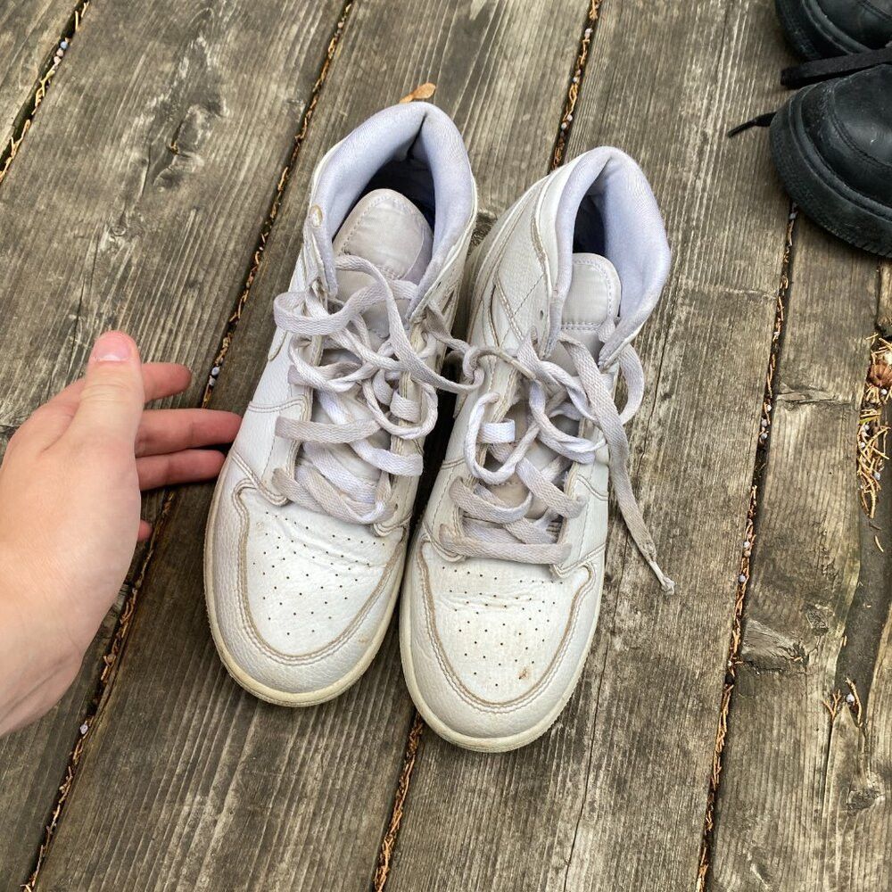 Jordan Brand Nike Air Jordan 1 Mid Triple White Size 6.5 Size US 6.5 / EU 39-40 - 5 Thumbnail