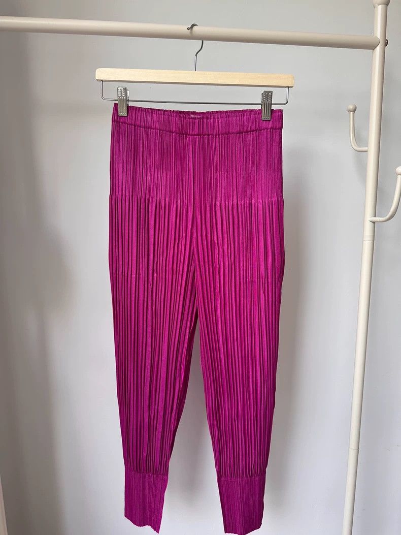 Issey Miyake Issey Miyake size:3 Red pleated puff pants Size 31" - 1 Thumbnail