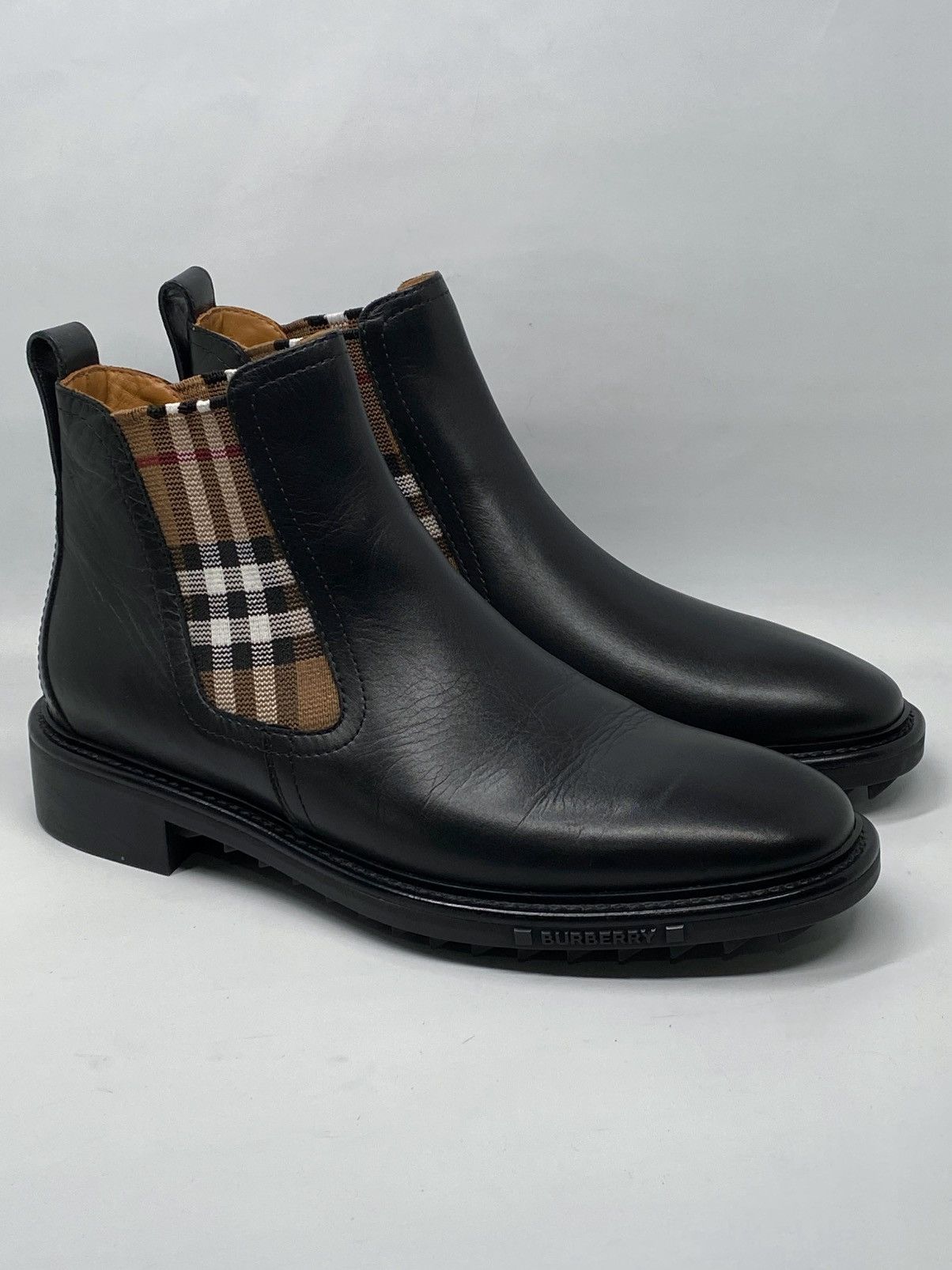 Burberry Burberry Men's Allostock Chelsea Boots size 40/us size 7 Size US 7 / EU 40 - 8 Thumbnail