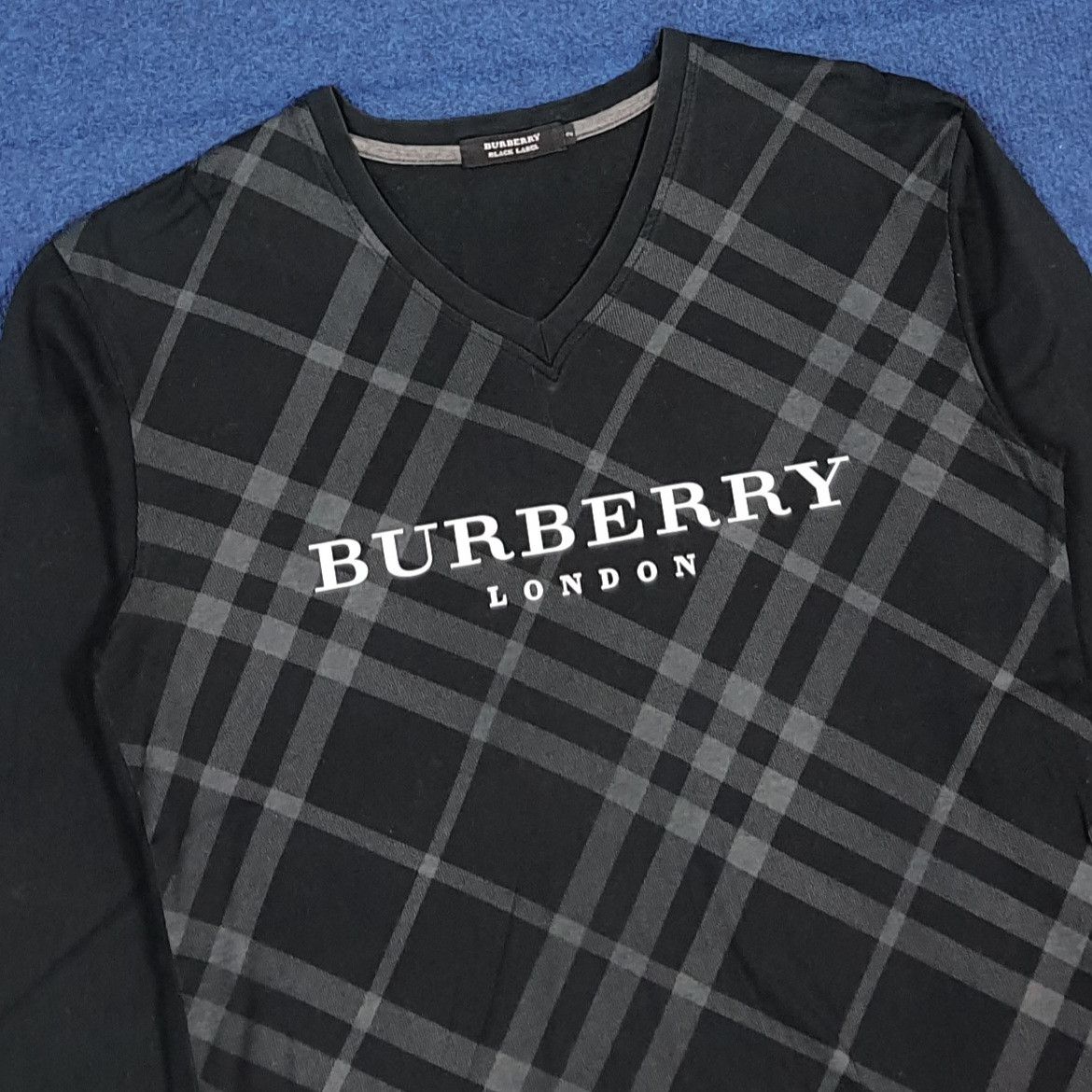 Burberry Vintage Burberry Black Label V Neck Tshirt C294N62 Size S / US 4 / IT 40 - 2 Thumbnail